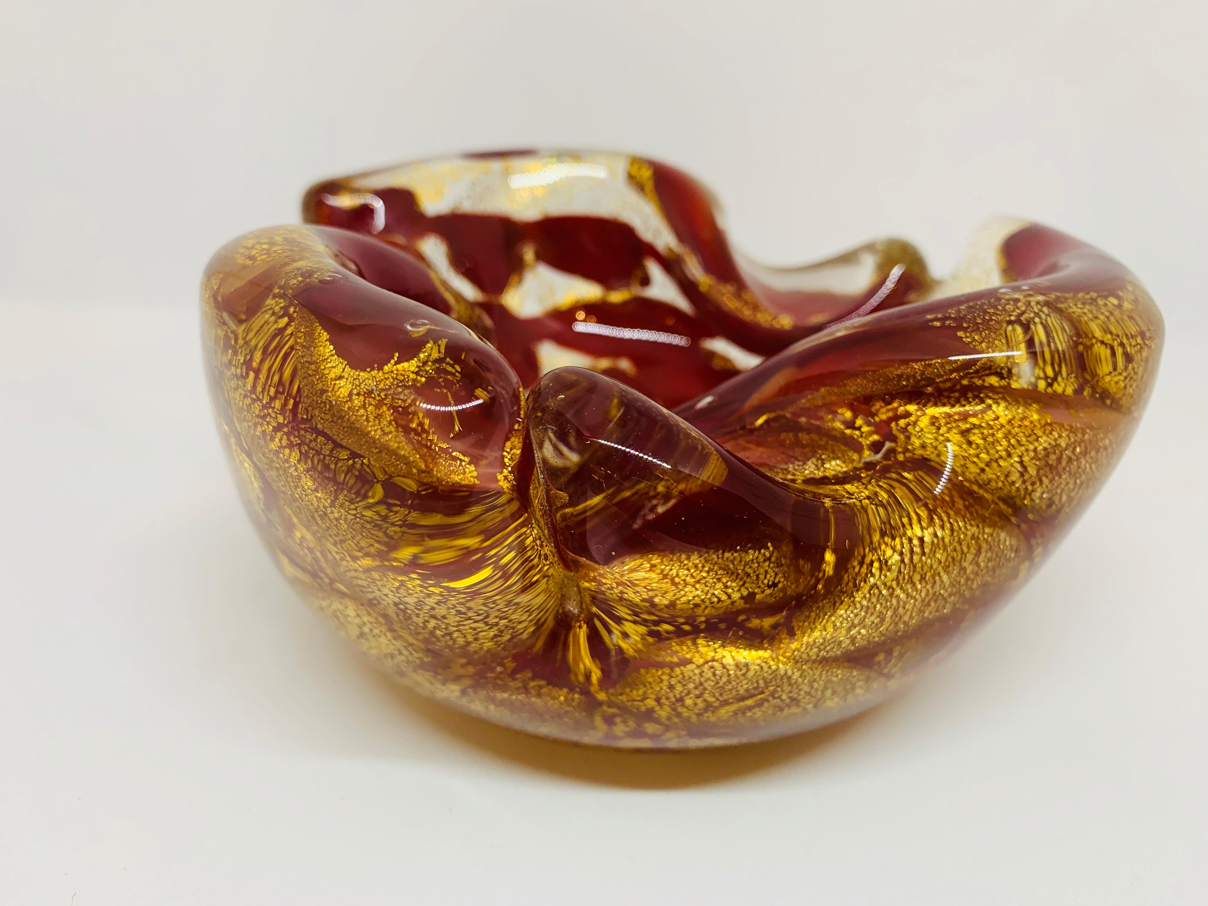Mid-Century Modern 1950s Italian Red and Gold Murano Glass Ashtray Bowl by Barovier and Toso
