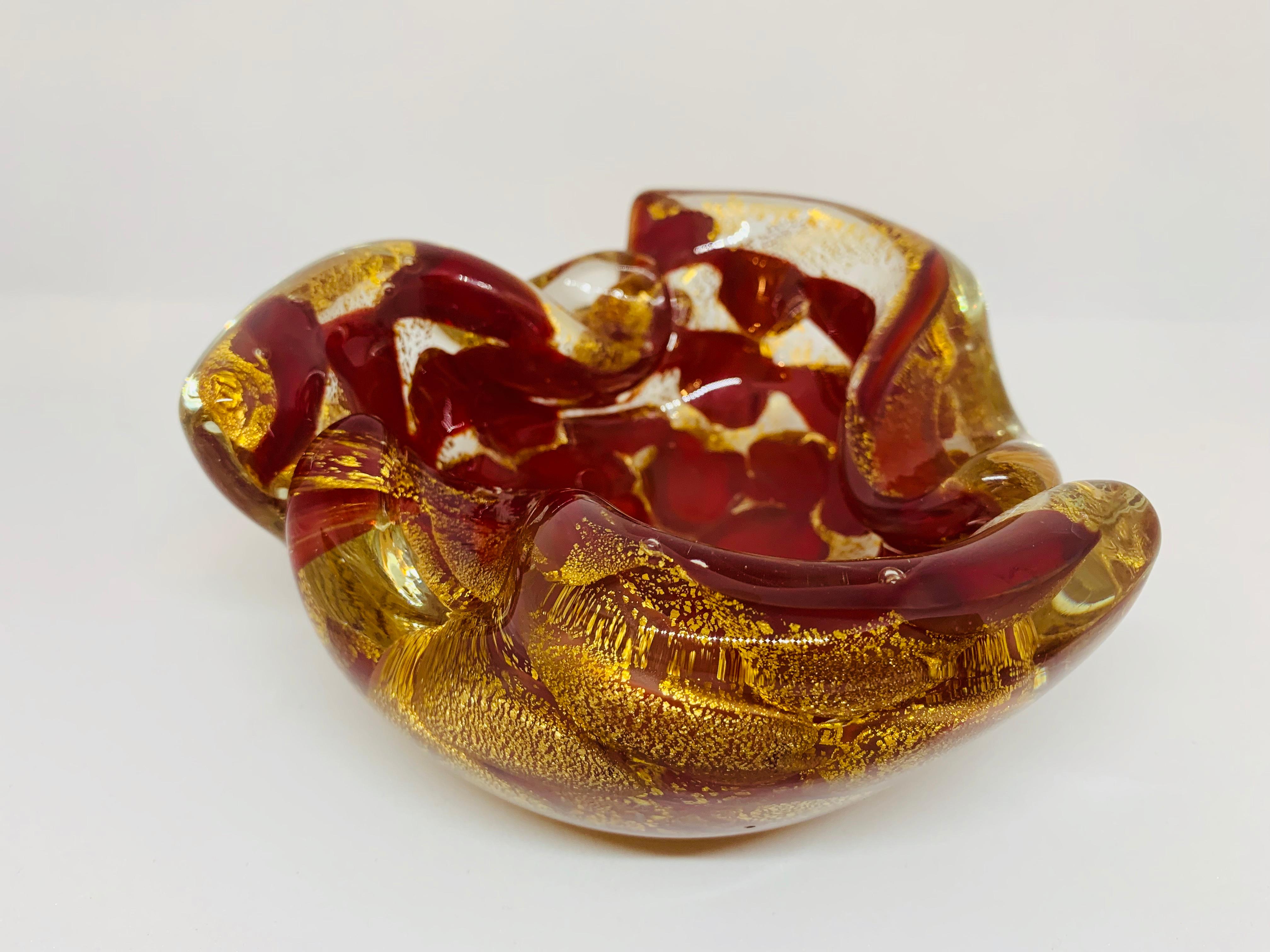 1950s Italian Red and Gold Murano Glass Ashtray Bowl by Barovier and Toso 3
