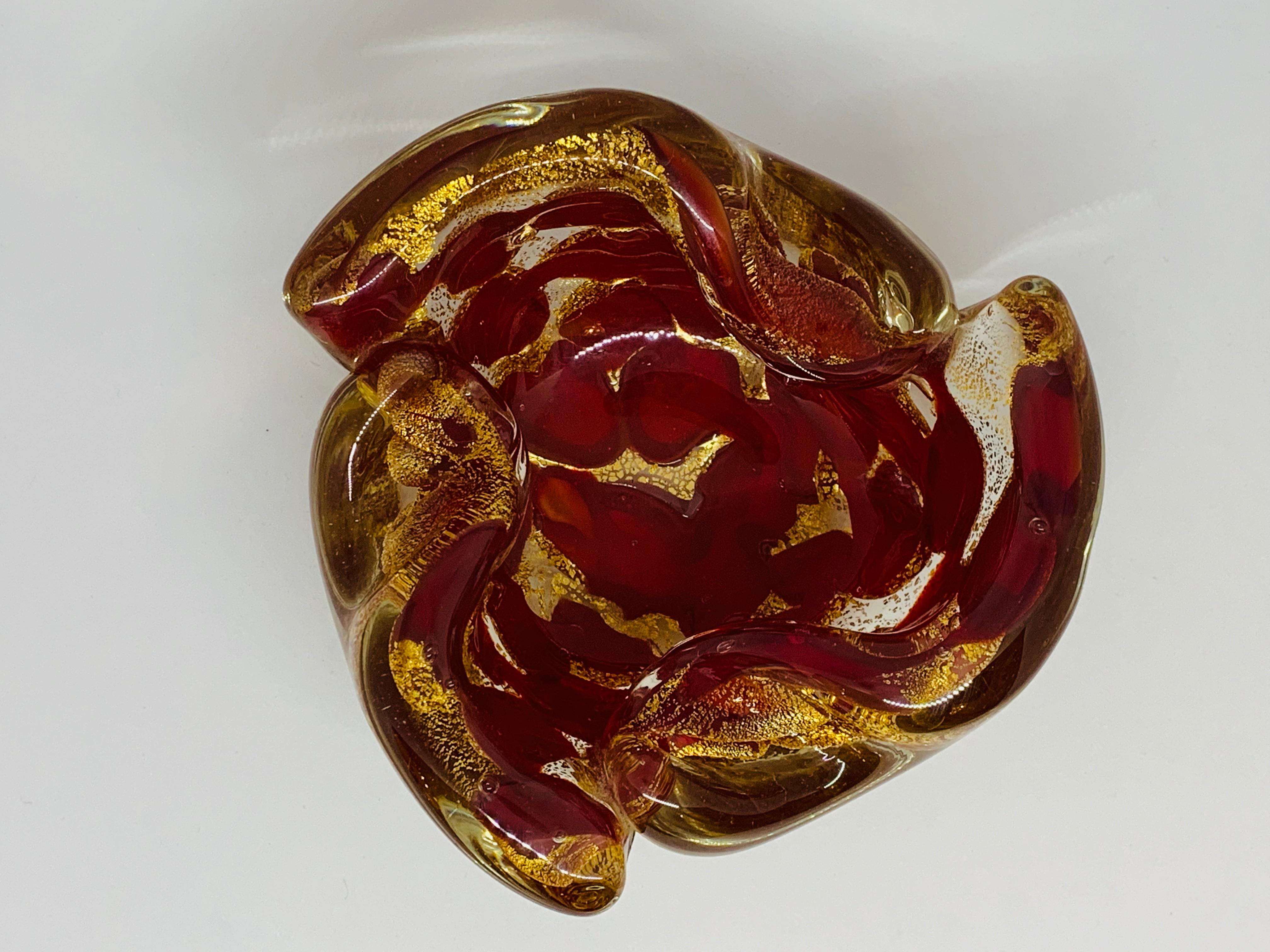 1950s Italian Red and Gold Murano Glass Ashtray Bowl by Barovier and Toso 4