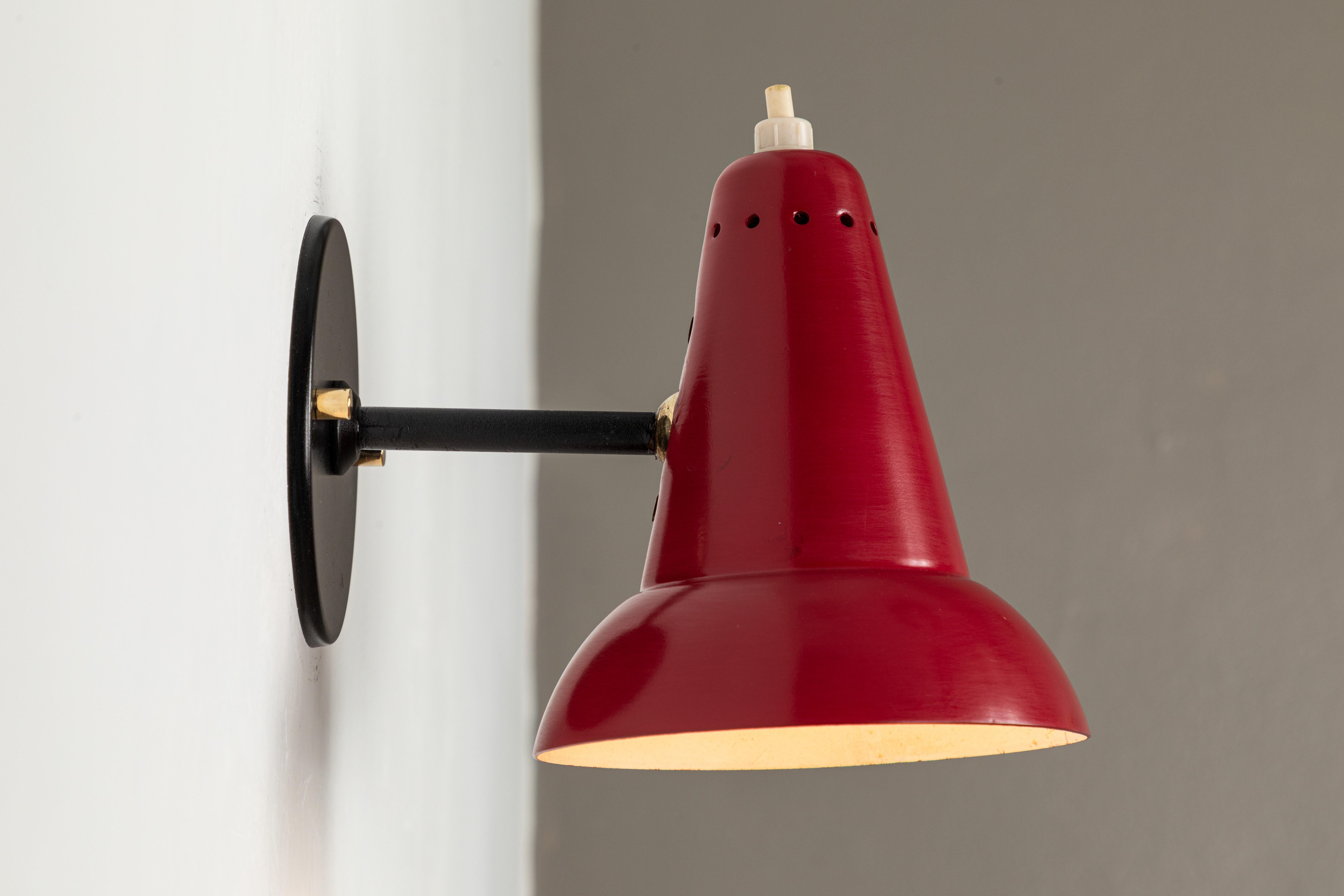 Mid-20th Century 1950s Italian Red Articulating Sconce Attributed to Gino Sarfatti