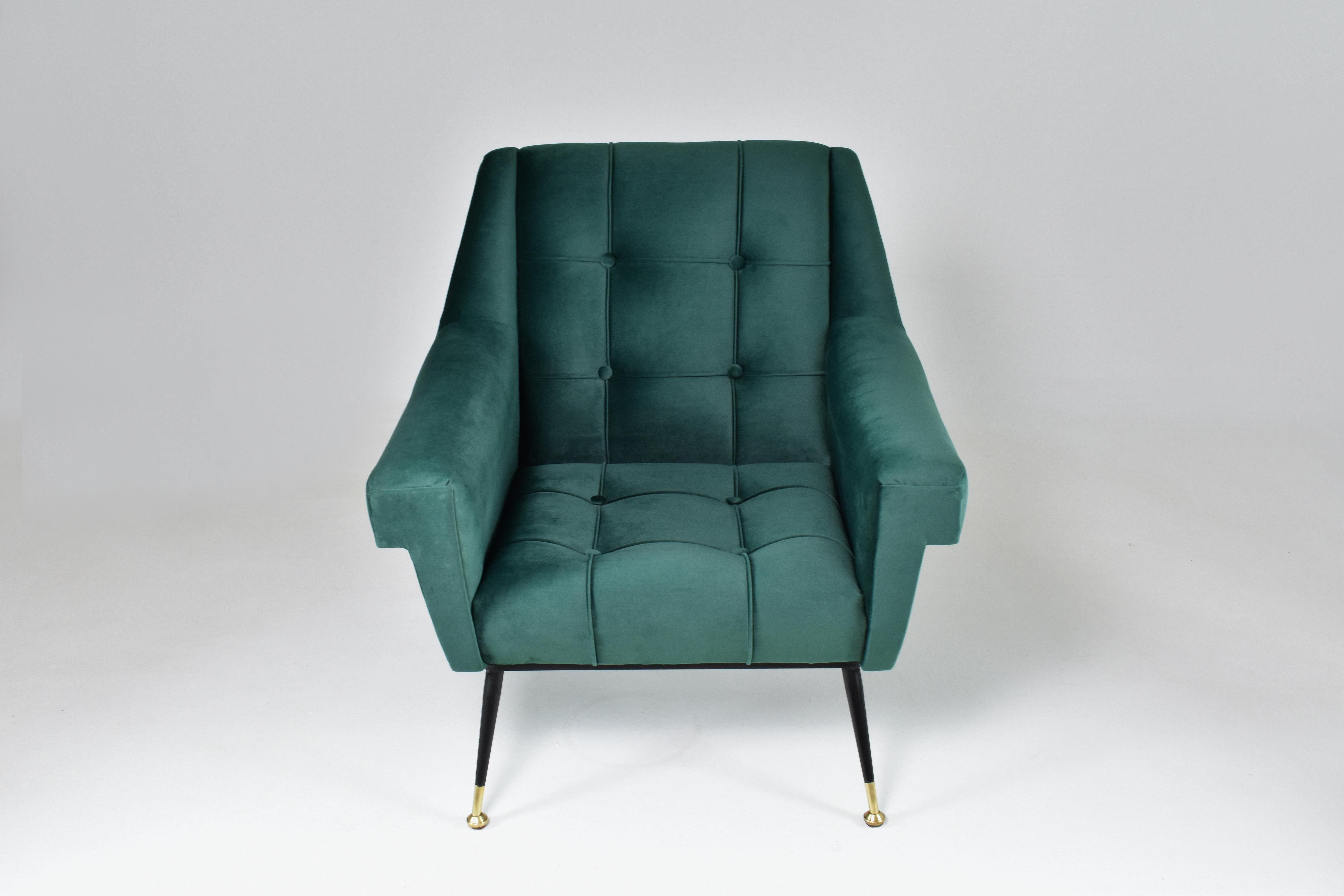 A masterfully restored Italian Mid-Century Modern armchair designed by typical angular seating and slim played and tapered legs with sophisticated brass endings. Fully rupholstered with new foam padding in a royal green quilted velvet fabric.