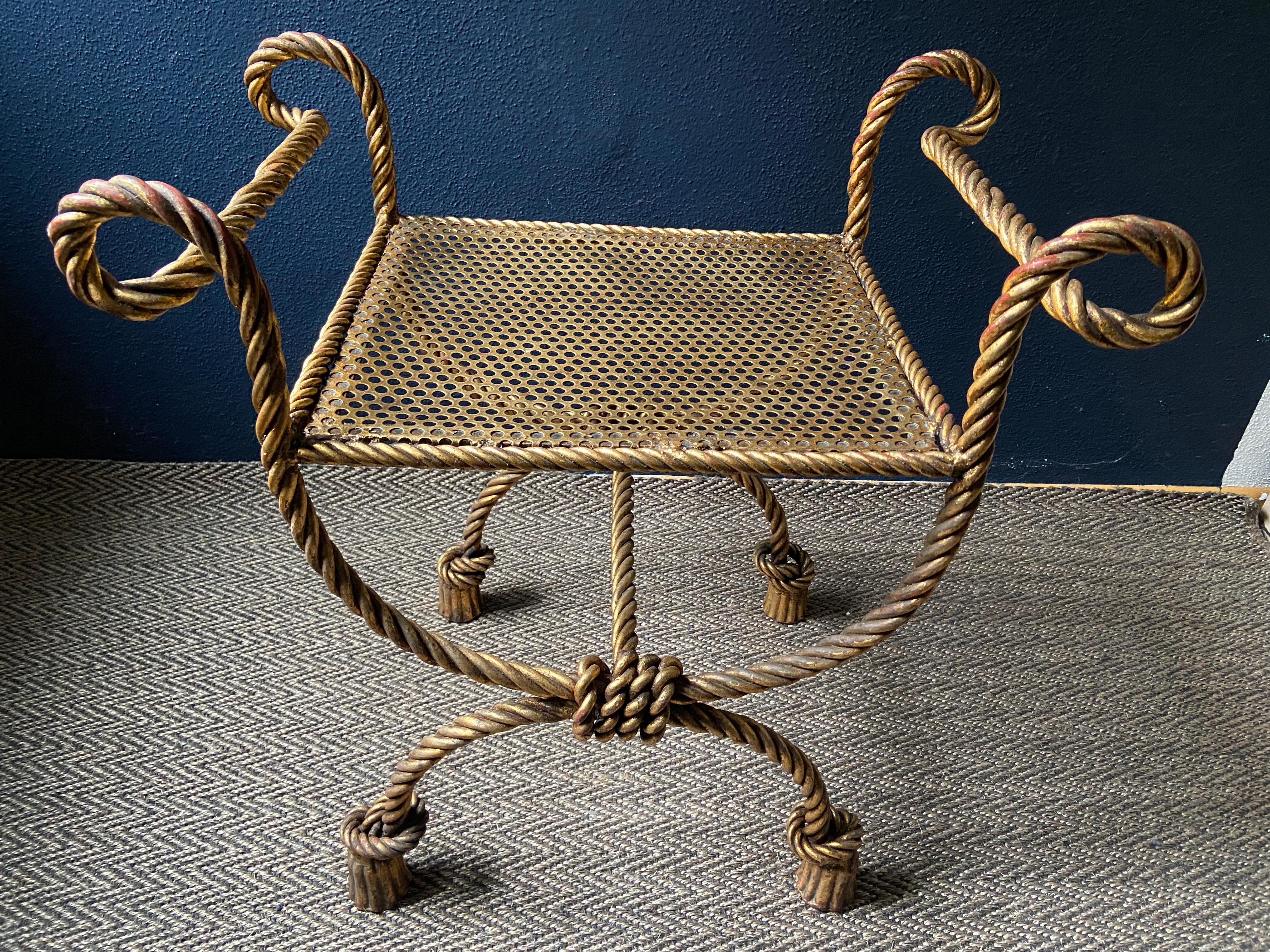 Seduta / Vanity Chair / Tavolino in corda con nappe dorate degli anni '50 In condizioni buone in vendita a Cork, IE