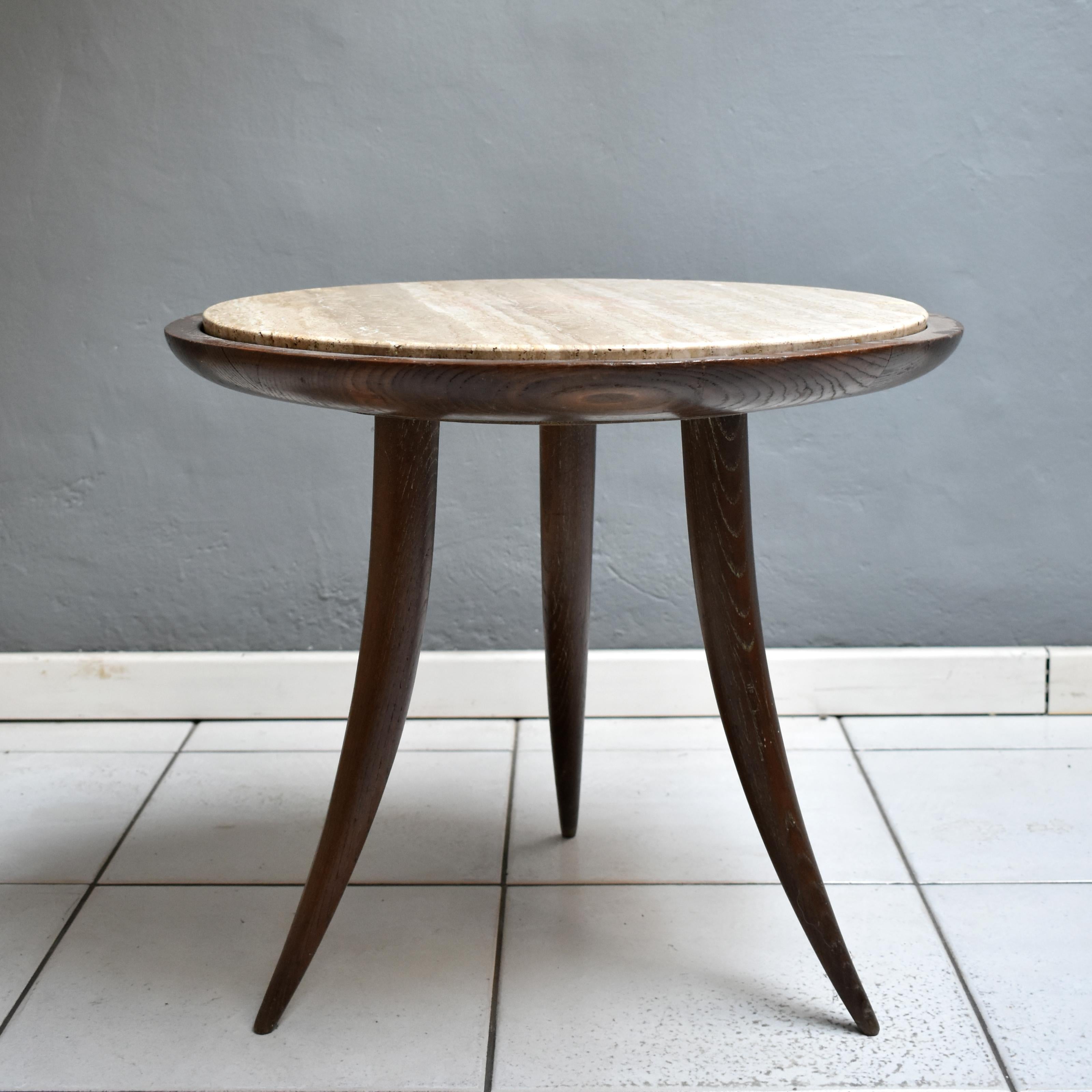 Round vintage coffee table in wood and travertine marble.
Coffee table or coffee table from the 1950s, Italian manufacture.
The coffee table features a 3-legged wooden frame with a marble top.