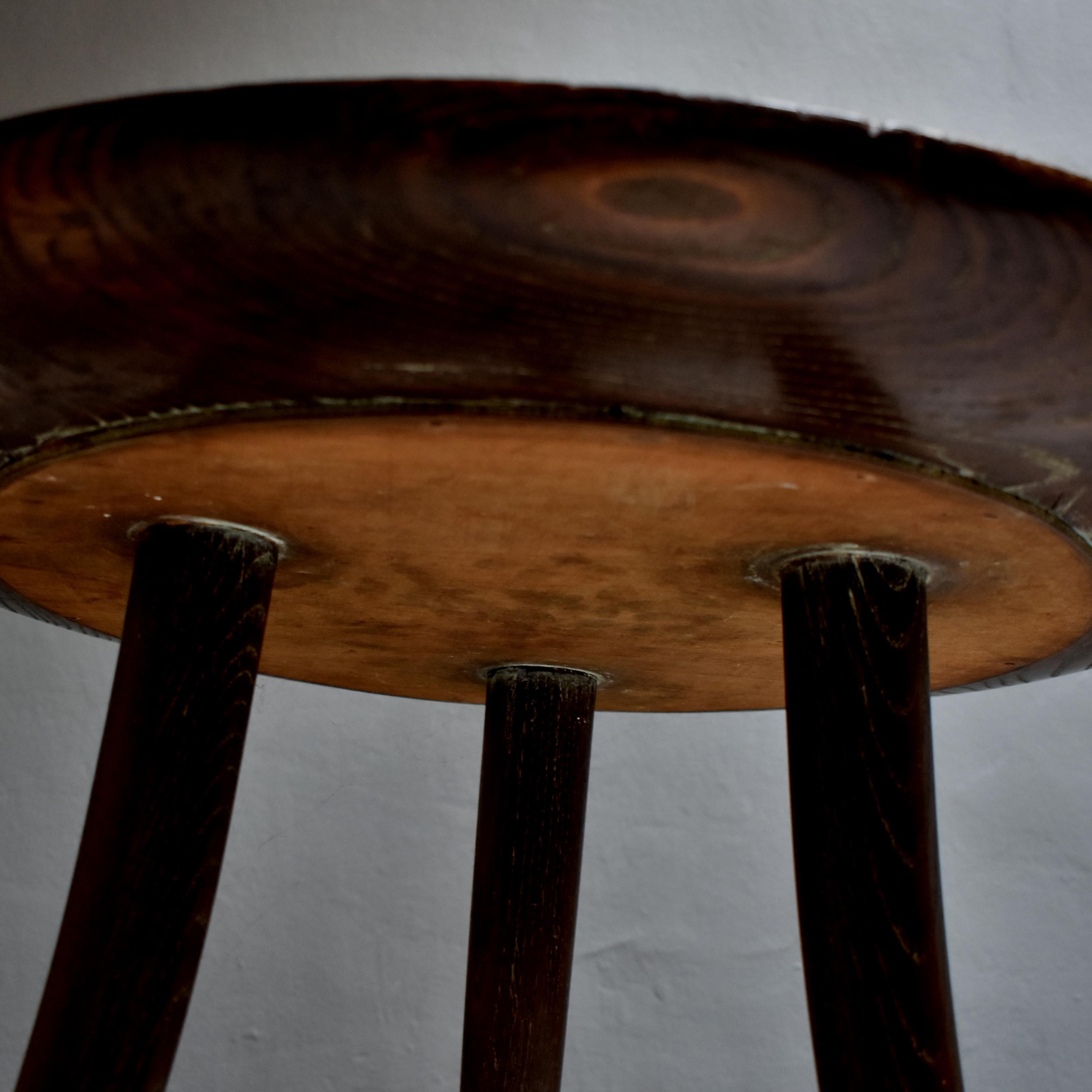 Milieu du XXe siècle Table basse ronde italienne des années 1950 en Wood et plateau en marbre travertin en vente