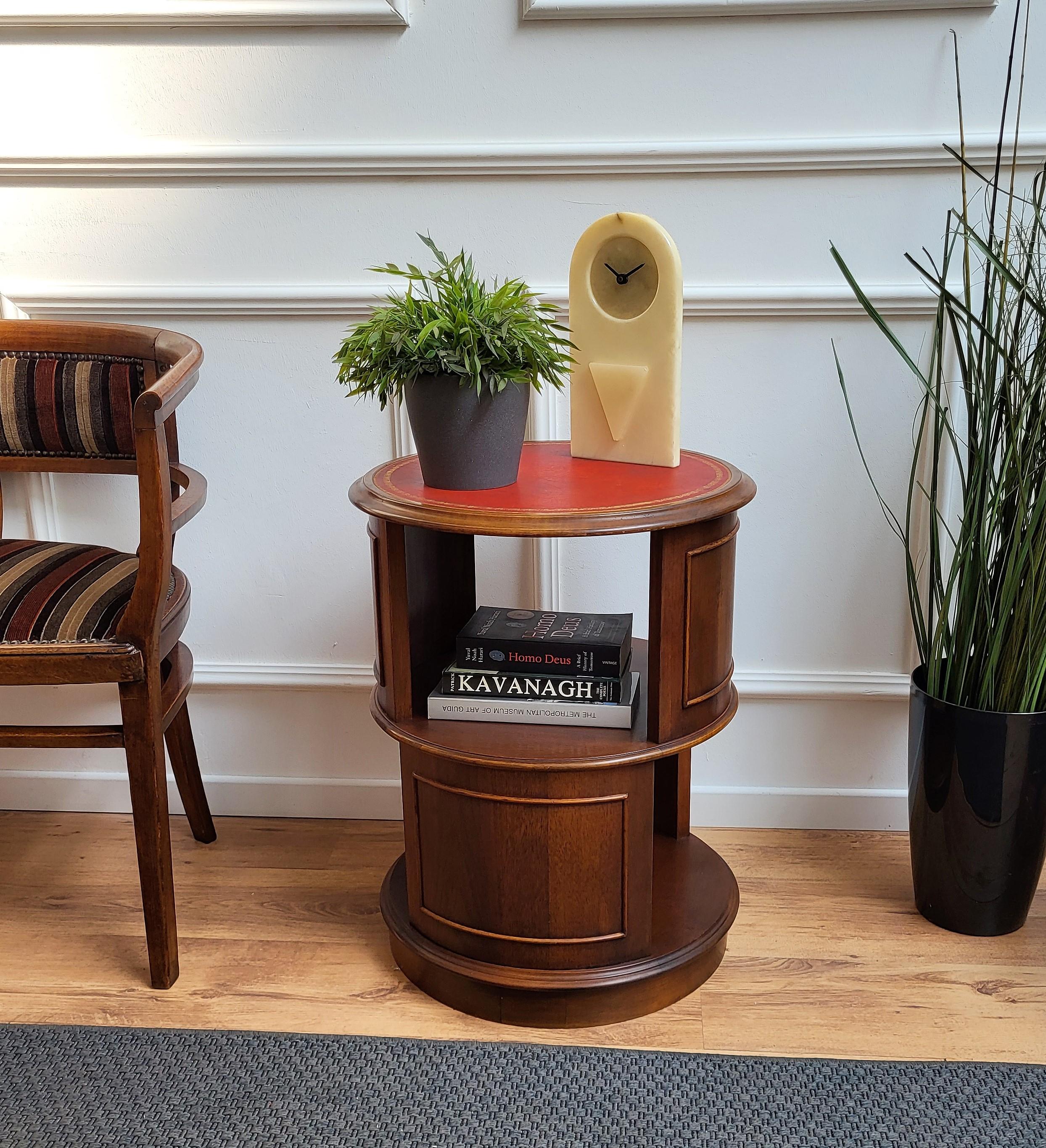 Very stylish Mid-Century Italian revolving book table dating to the 1960s. A very fine example that can be used for multiple purposes, a centre, end, coffee table. With a light touch the table revolves effortlessly and so makes it perfect for books