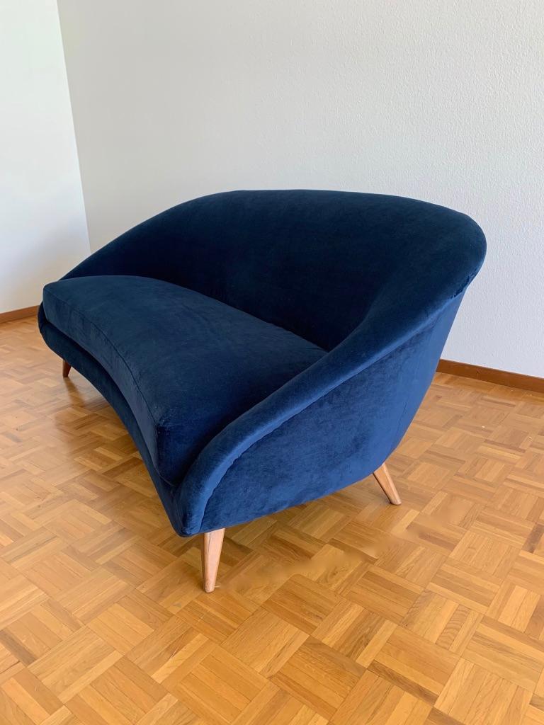 1950s Italian Royal Blue Velvet Curved Sofa at 1stdibs