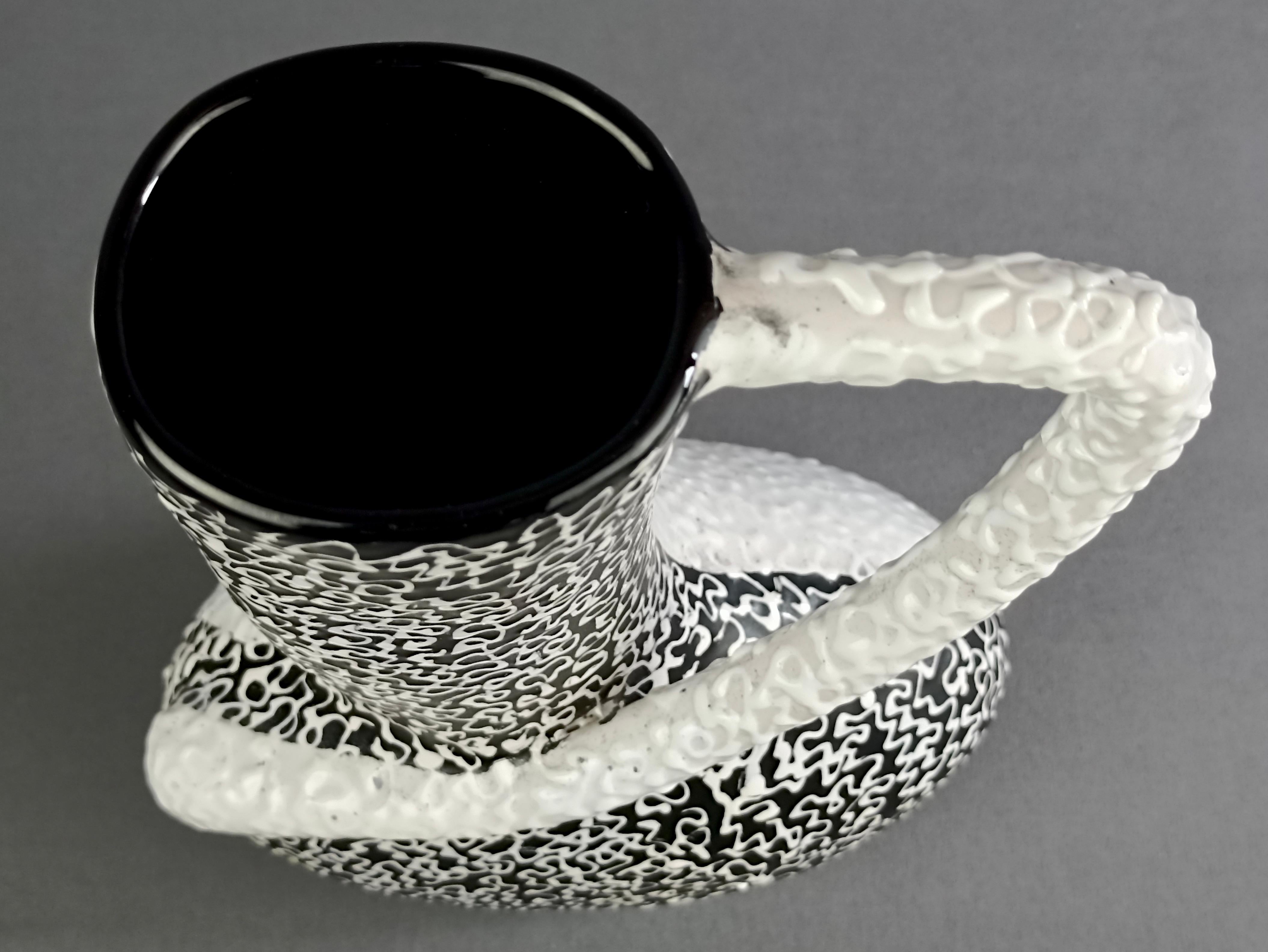 1950s Italian Santucci Deruta asymmetrical black and white ceramic vase. For Sale 3