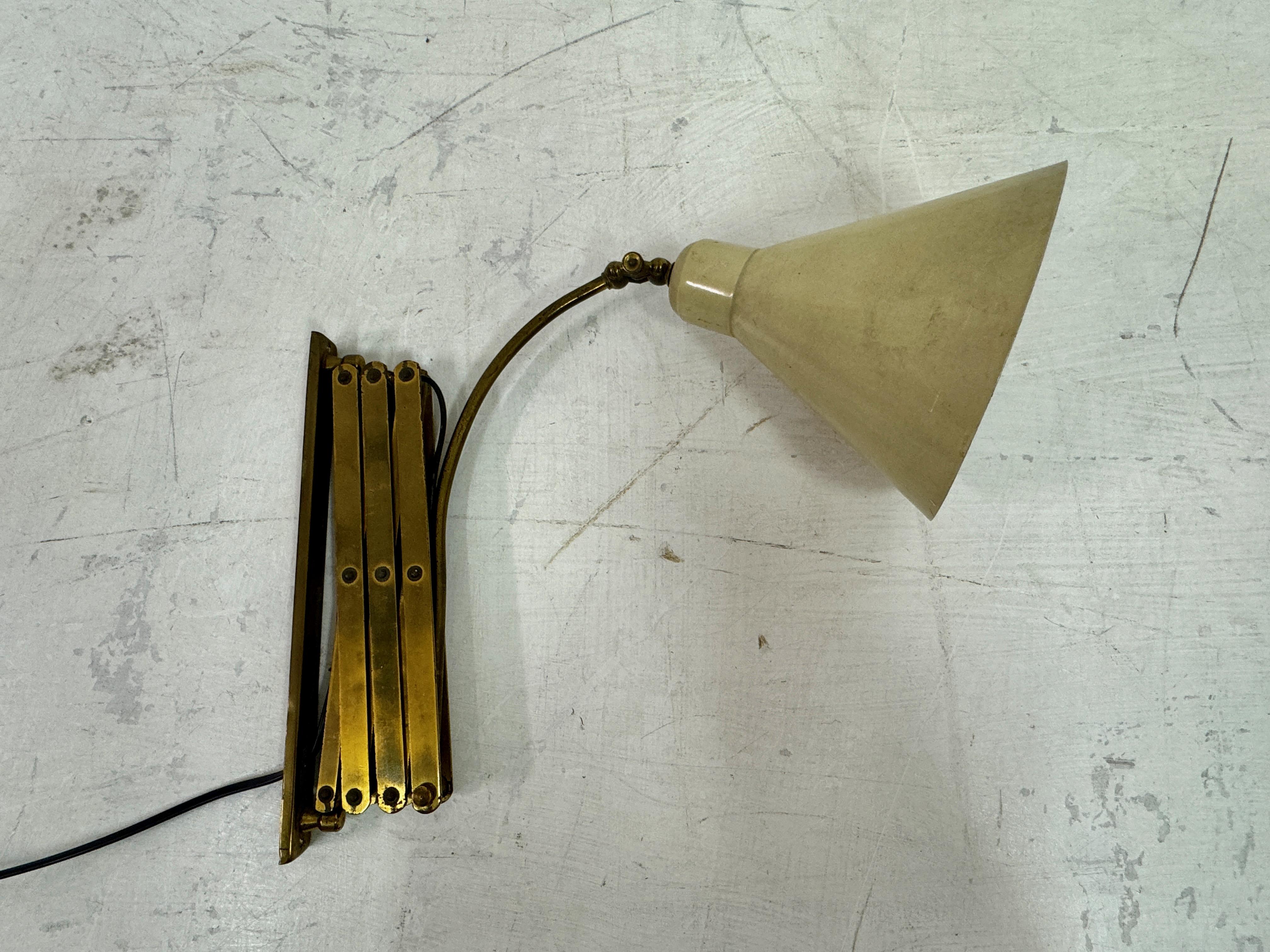 Lampe murale industrielle Concertina à ciseaux, Italie, années 1950 en vente 1