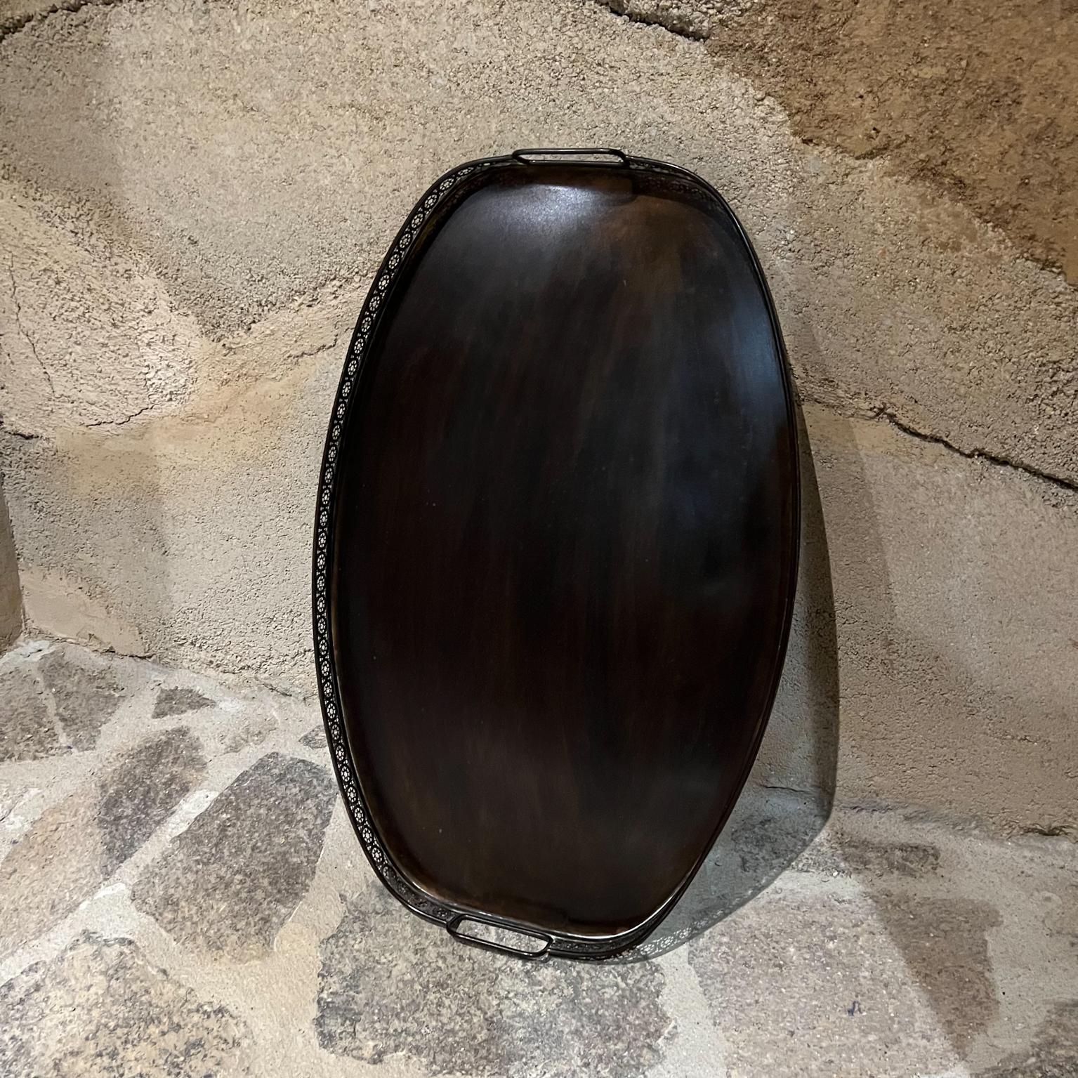 Italian service tray in patinated brass.
Oval shape with handles. Lovely decorative trim
2 tall x 23 w x 14.75 d
Stamped MADE IN ITALY
Preowned original vintage condition.
See images provided.

