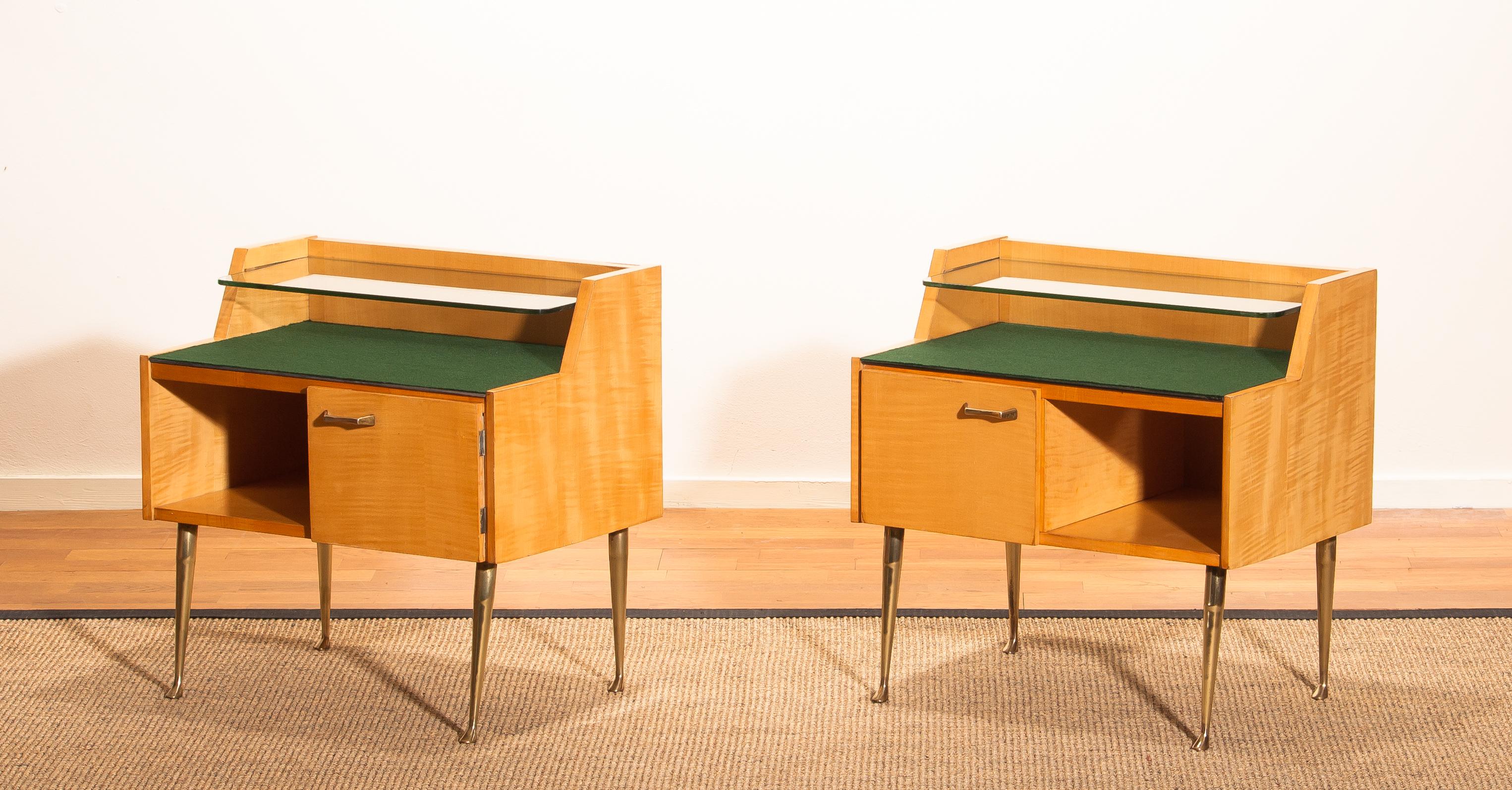 1950s, Italian Set of Two Nightstands in Maple with Brass Legs by Paolo Buffa 6
