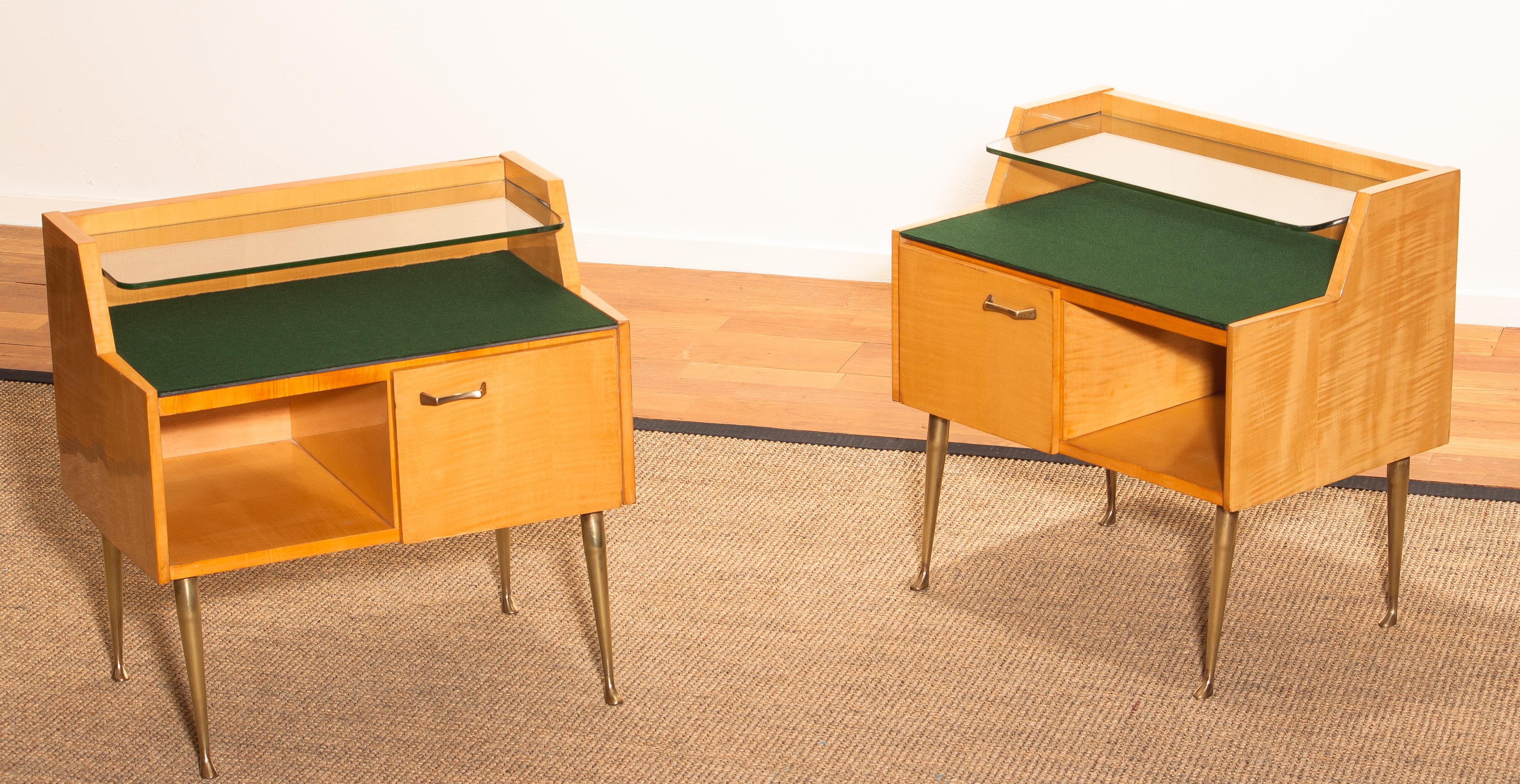 1950s, Italian Set of Two Nightstands in Maple with Brass Legs by Paolo Buffa 3