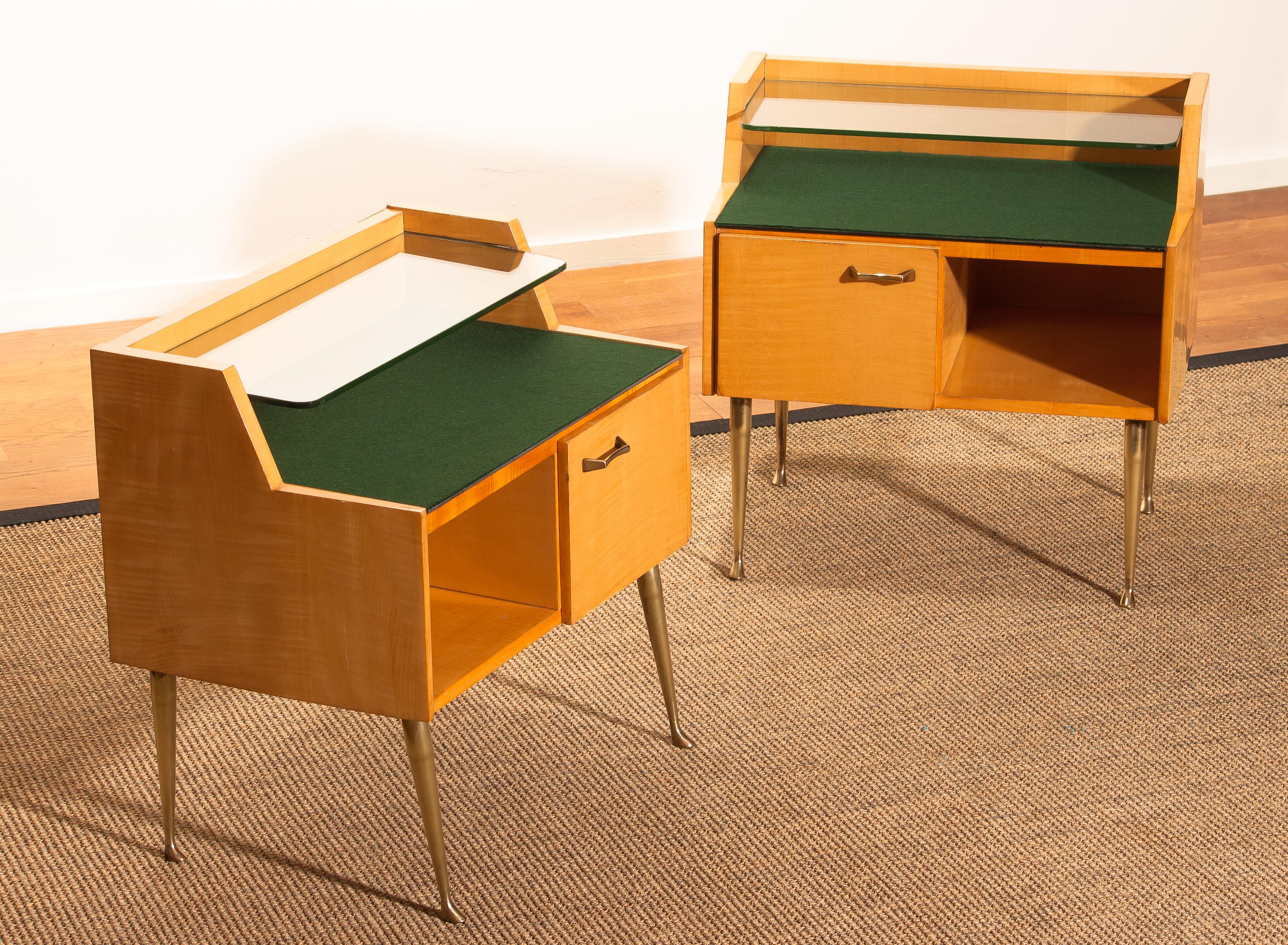 1950s, Italian Set of Two Nightstands in Maple with Brass Legs by Paolo Buffa 4