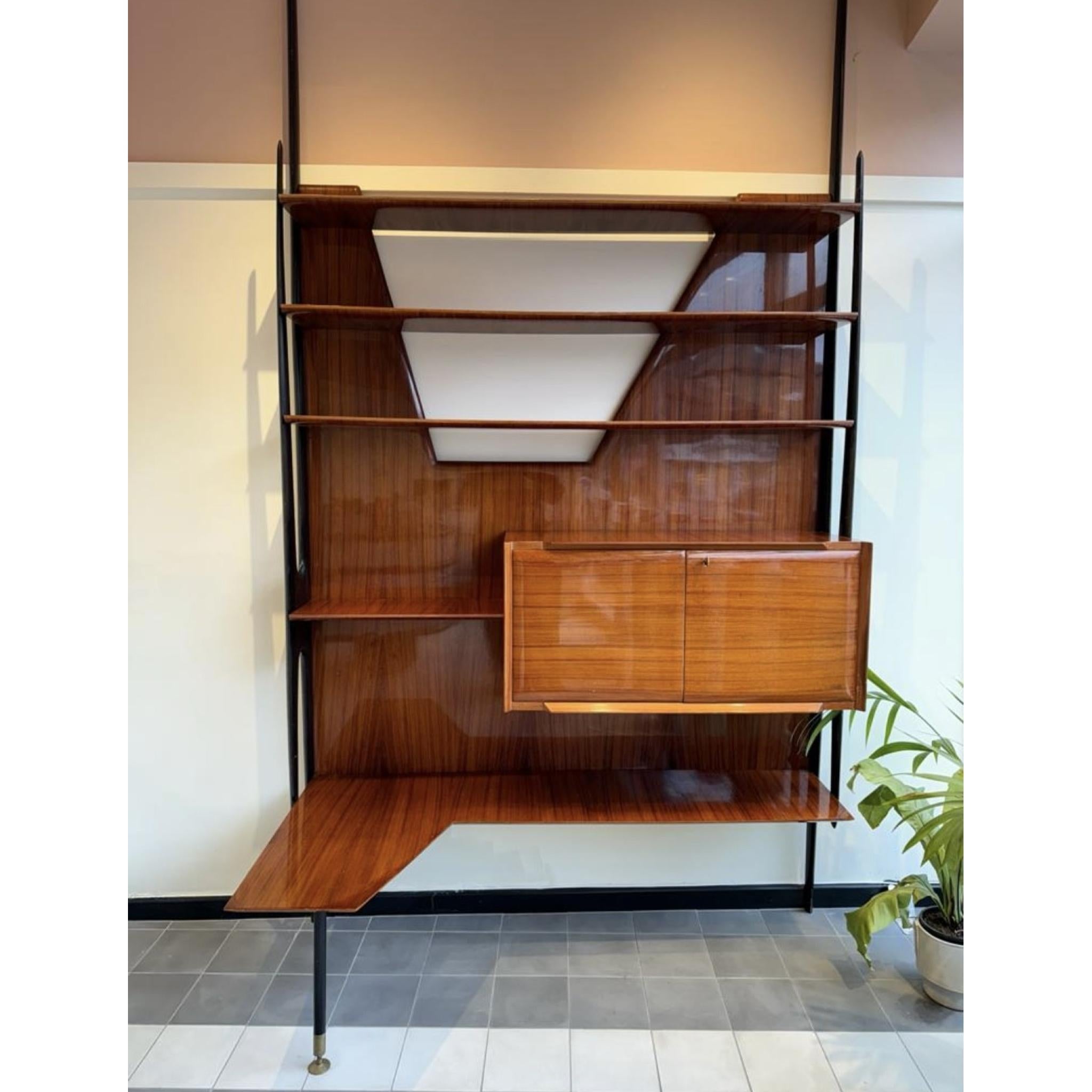 Mid-Century moderno Scaffale italiano degli anni '50 di Vittorio Dassi in vendita