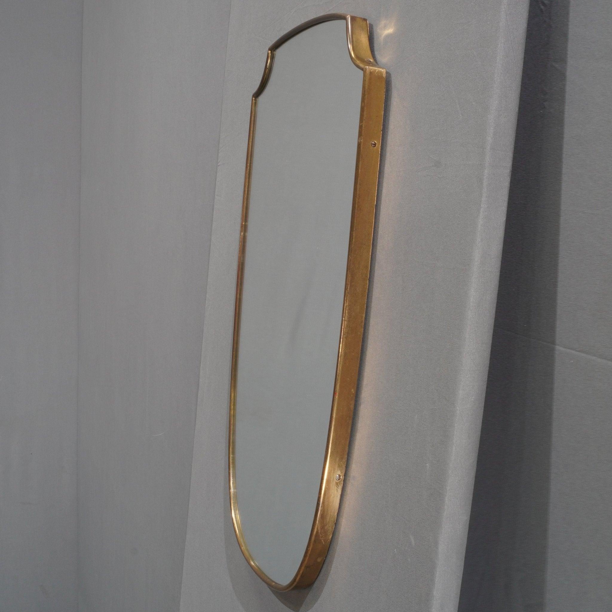 1950s Italian Shield Shape Wall Mirror In Good Condition In Basildon, London