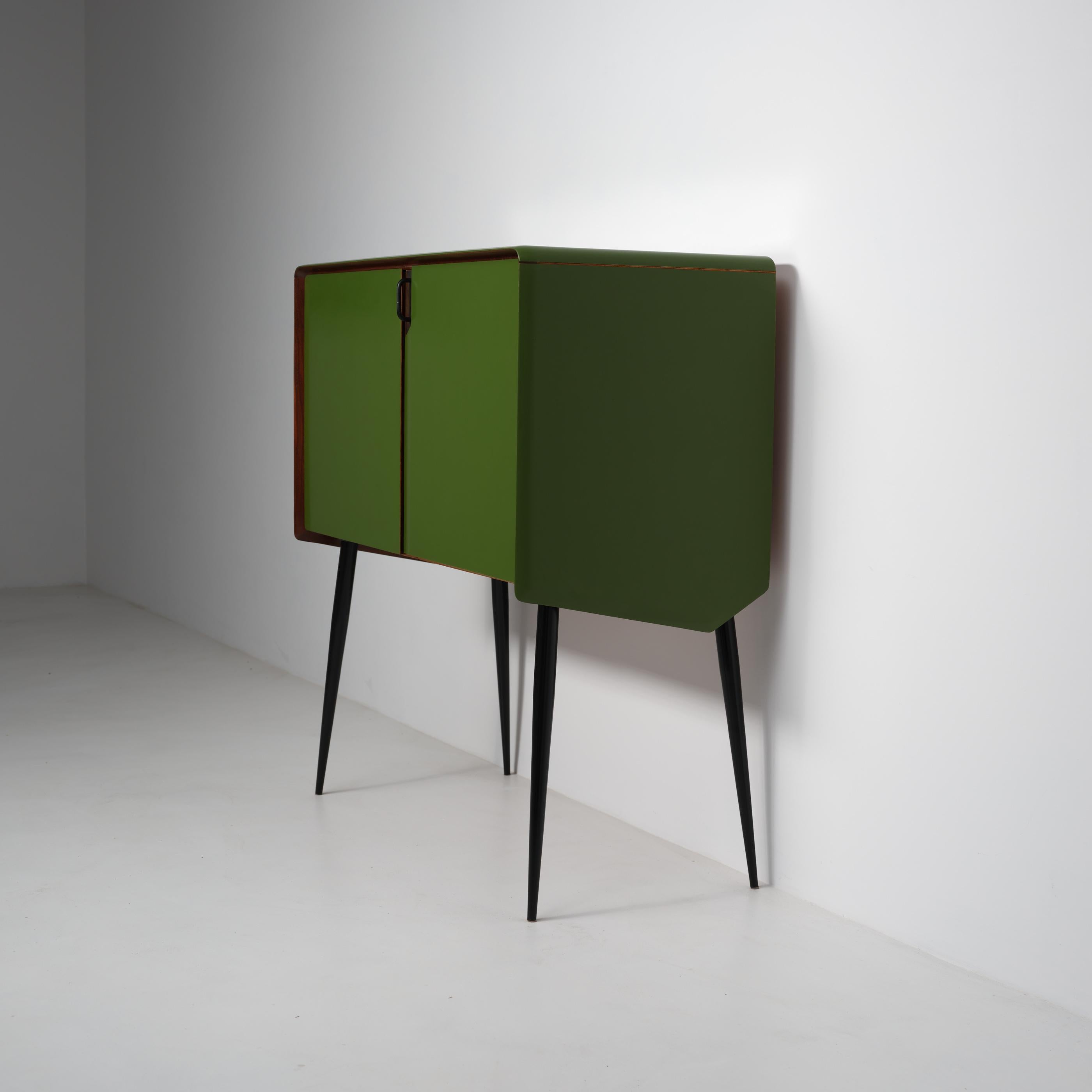 Mid-Century Modern 1950s Italian Sideboard in Green Lacquered Wood with Oak Interior and Black Legs For Sale