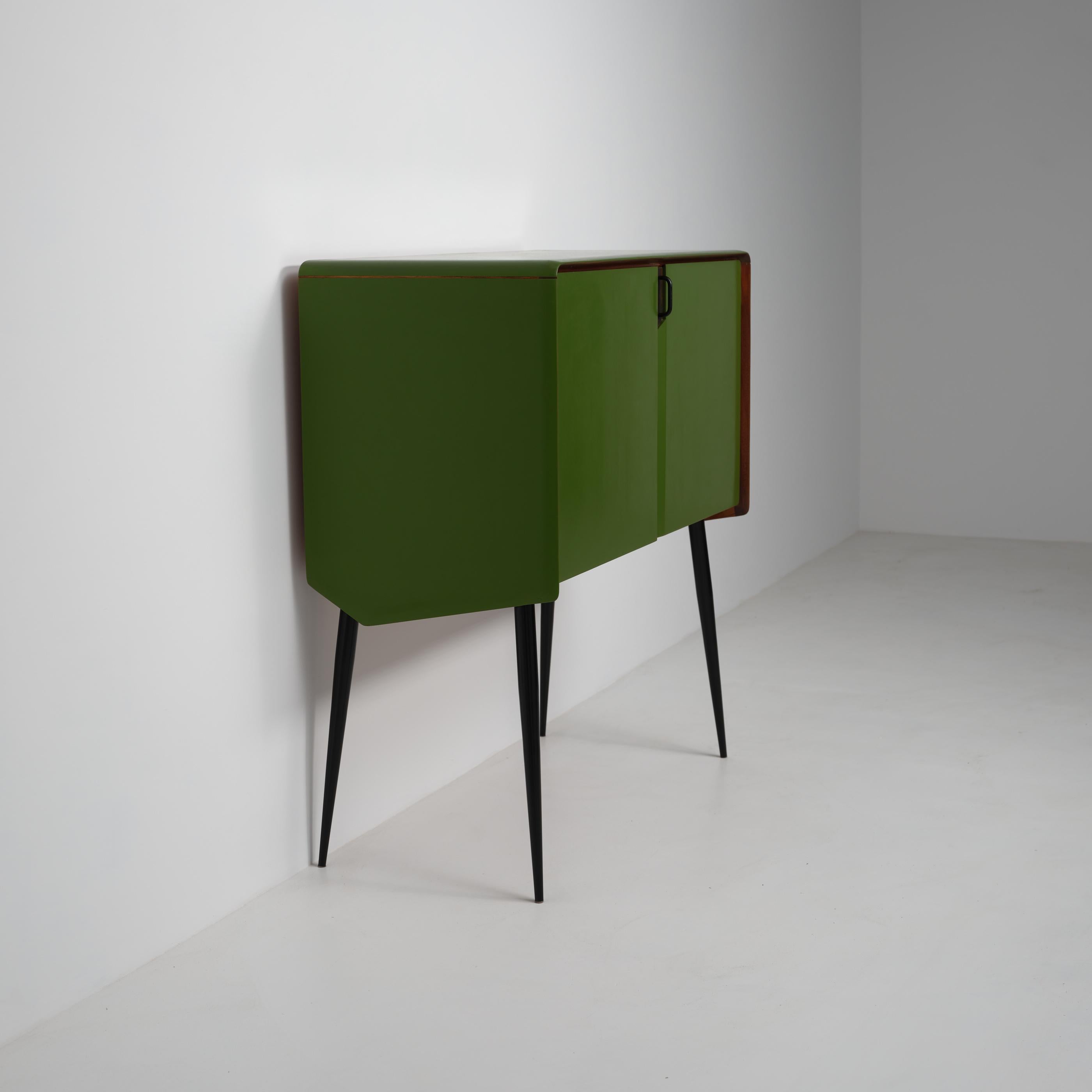 1950s Italian Sideboard in Green Lacquered Wood with Oak Interior and Black Legs For Sale 1