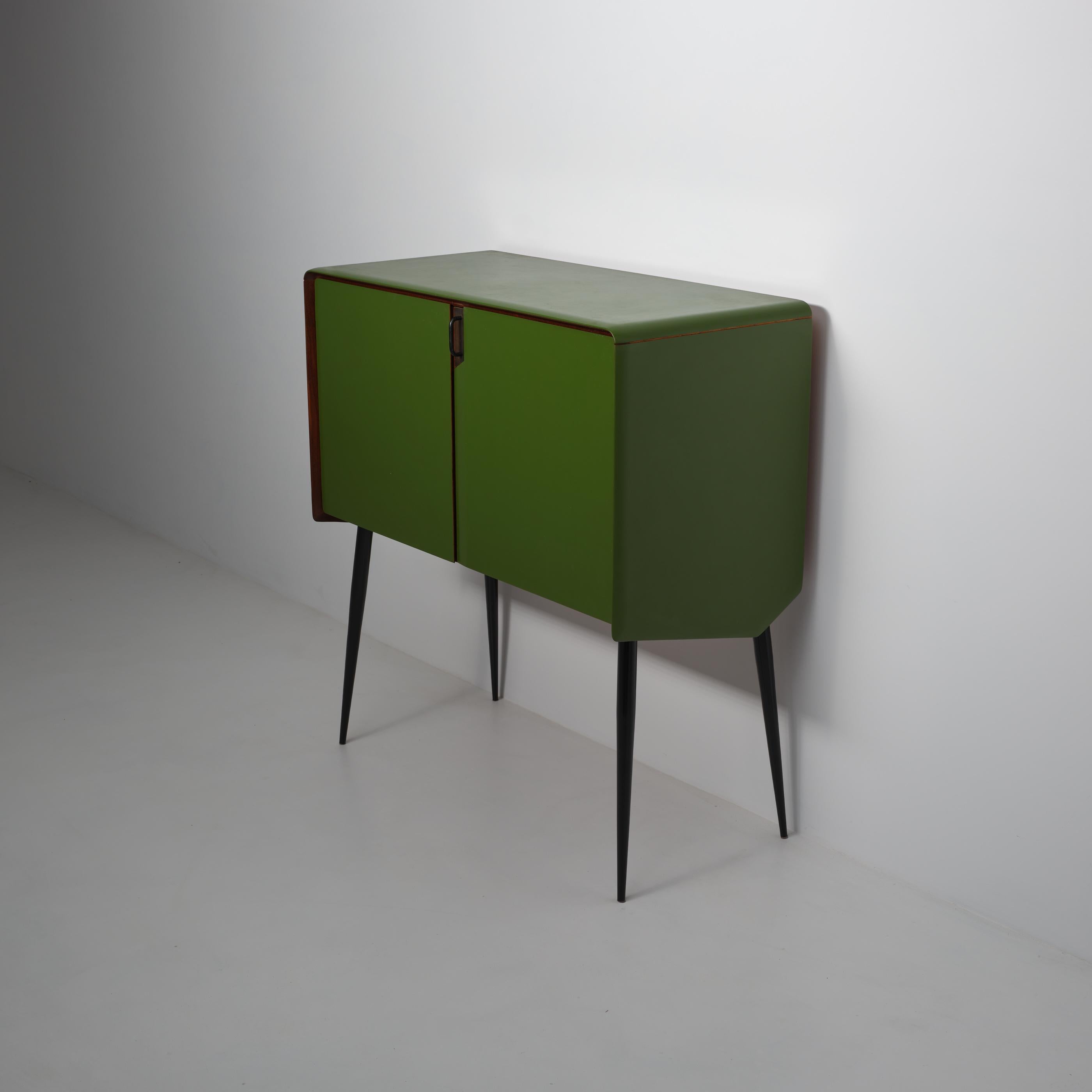 1950s Italian Sideboard in Green Lacquered Wood with Oak Interior and Black Legs For Sale 2