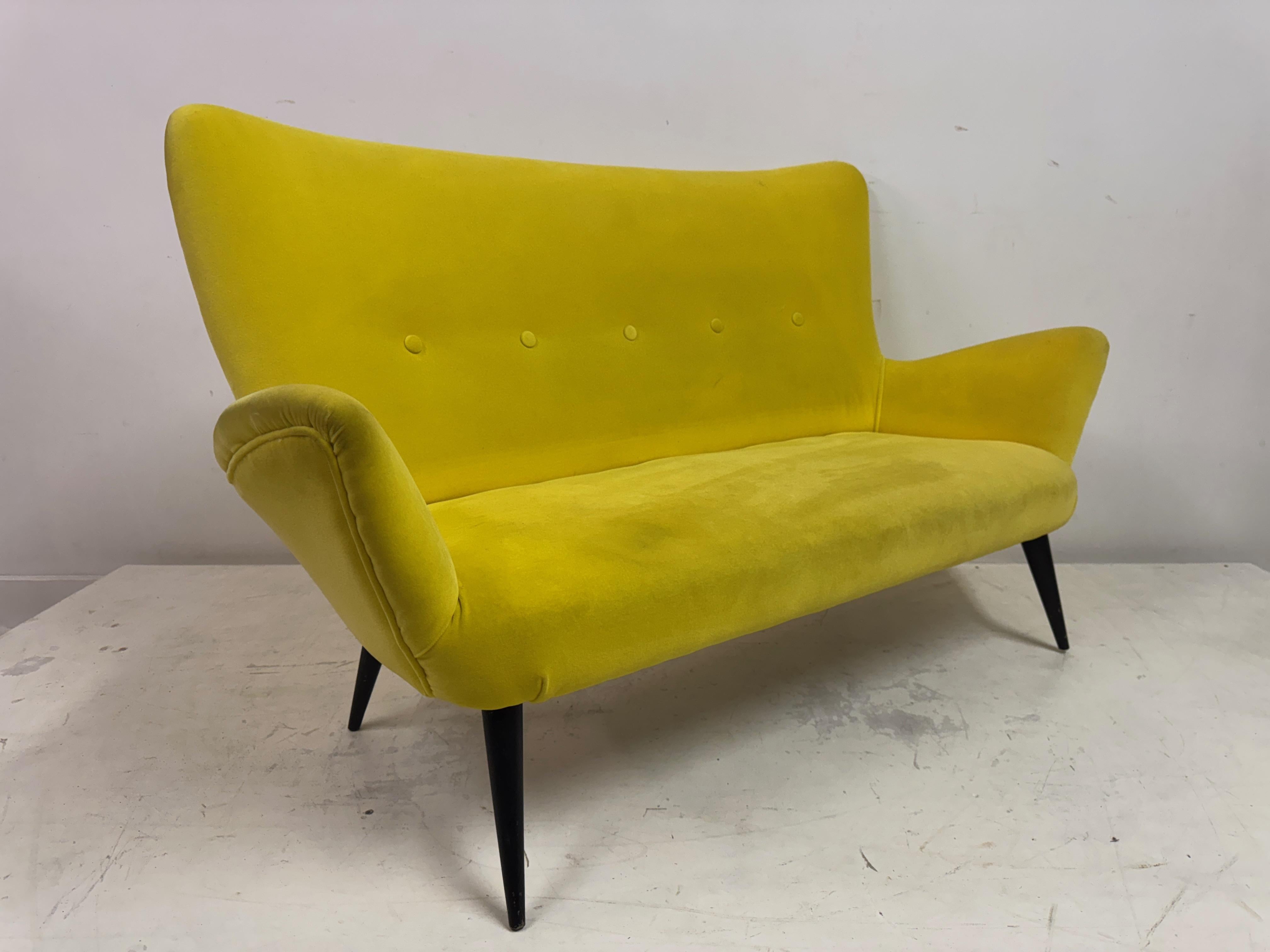 Canapé italien des années 1950 avec tabouret assorti en vente 4