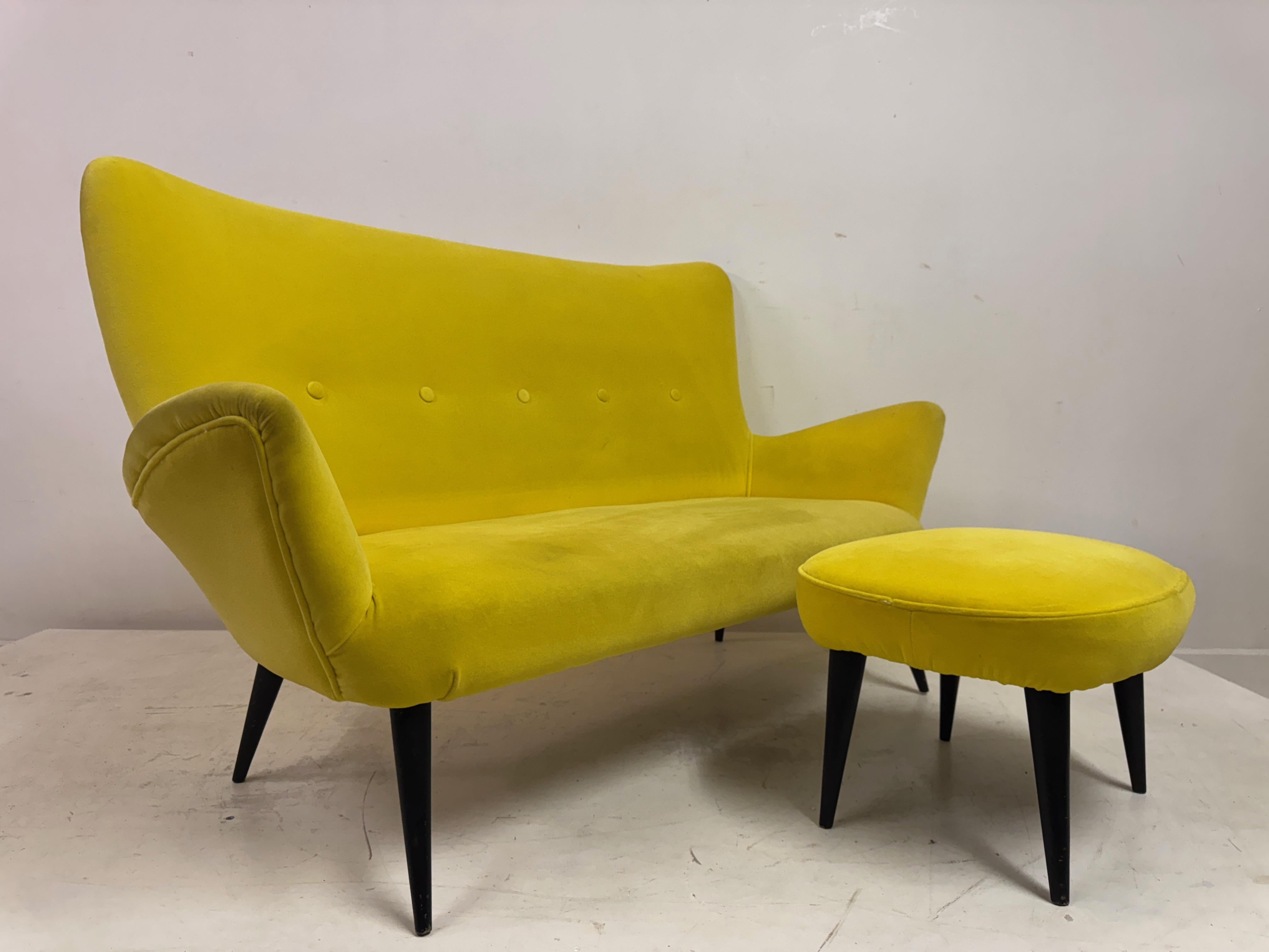 Canapé italien des années 1950 avec tabouret assorti en vente 6