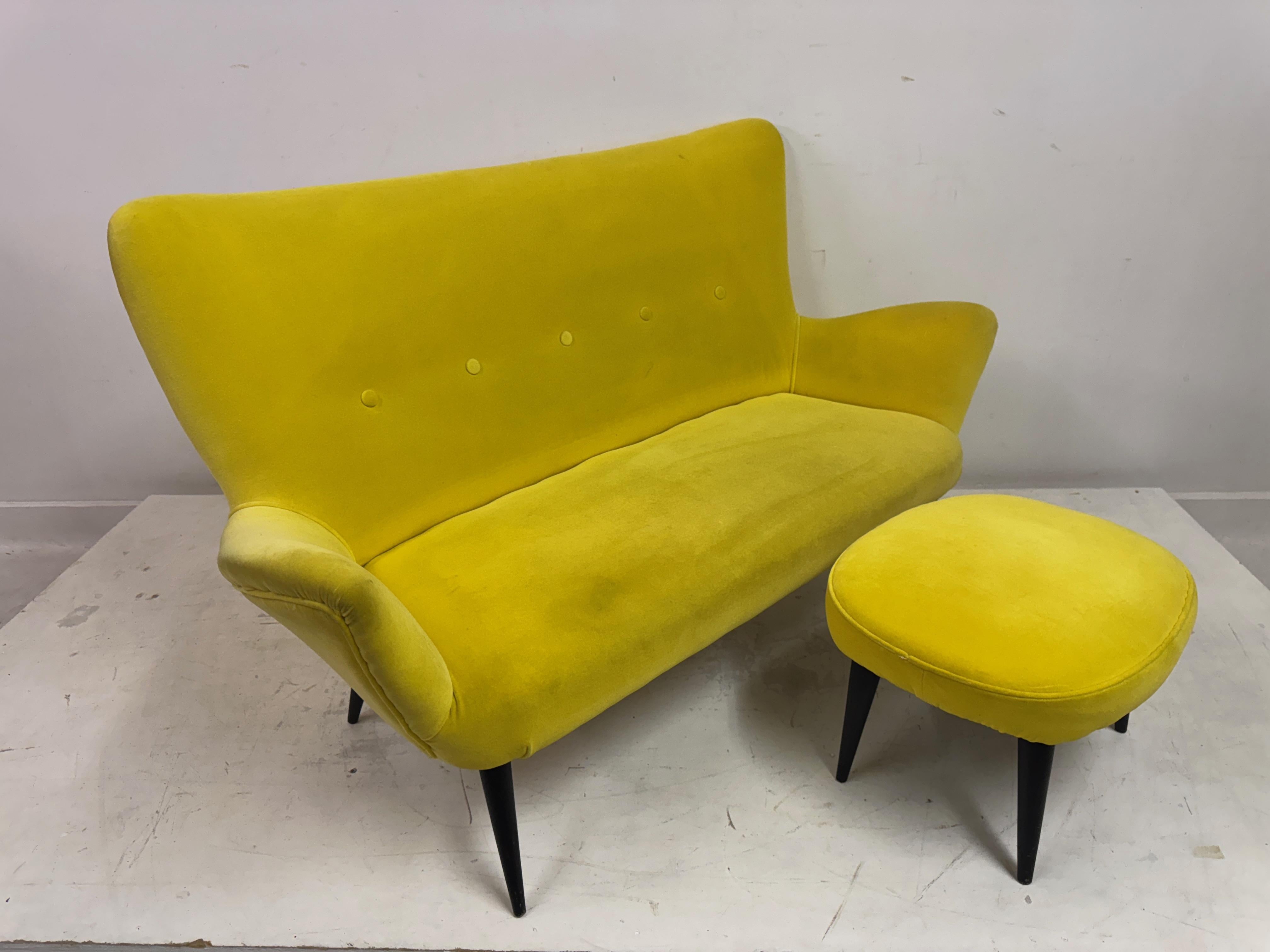 Canapé italien des années 1950 avec tabouret assorti en vente 7