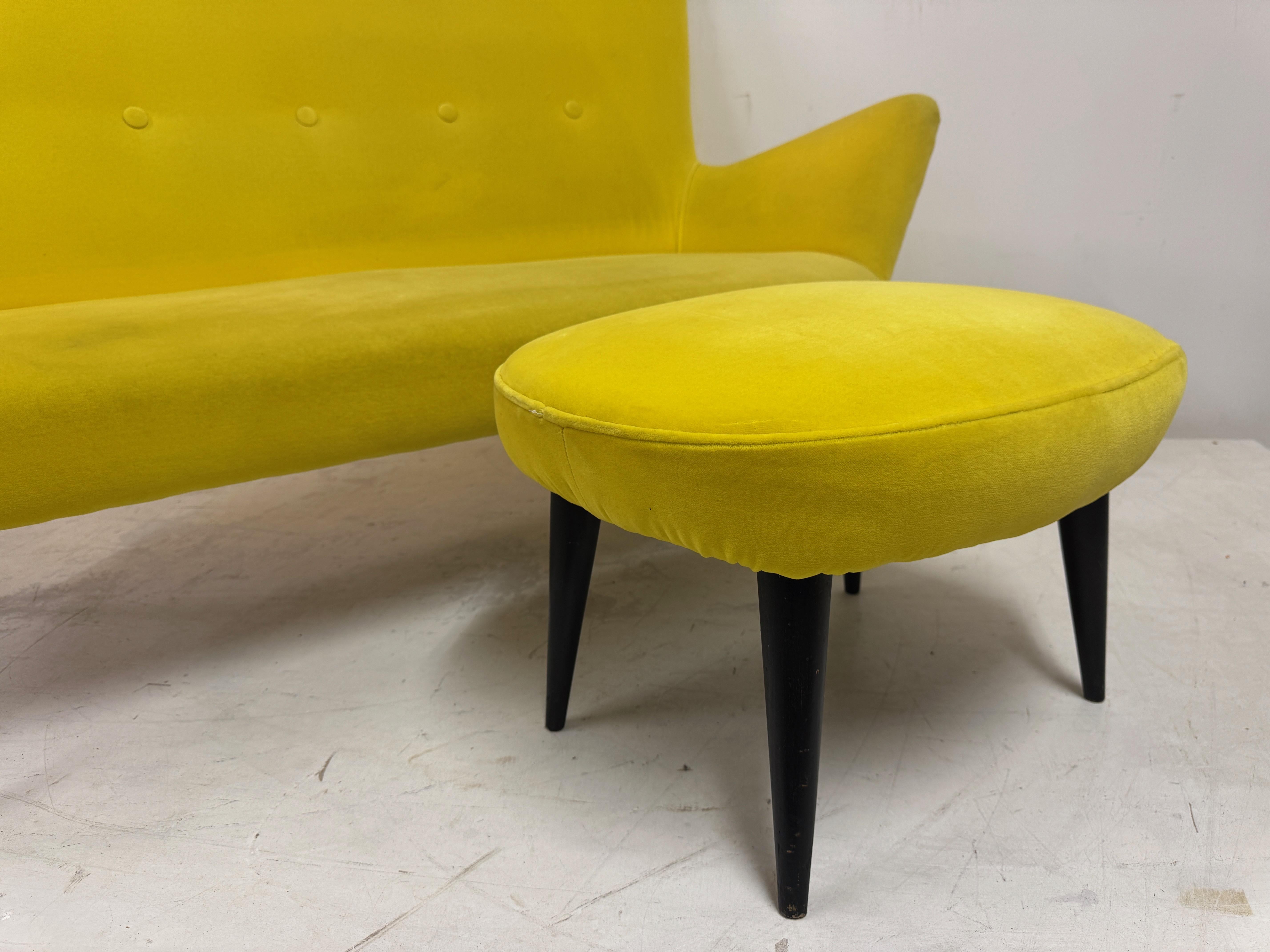 Canapé italien des années 1950 avec tabouret assorti en vente 9