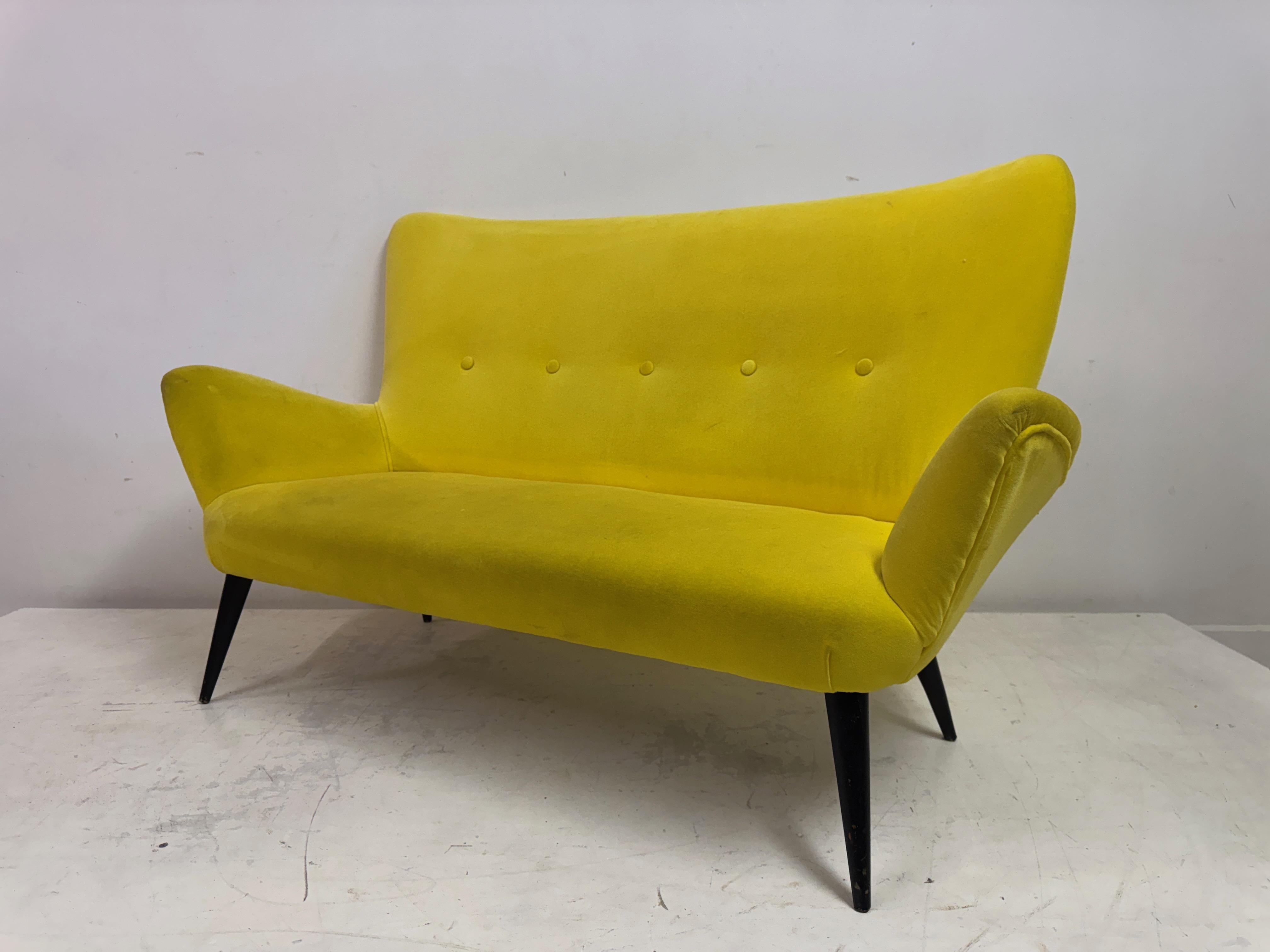 Canapé italien des années 1950 avec tabouret assorti en vente 3