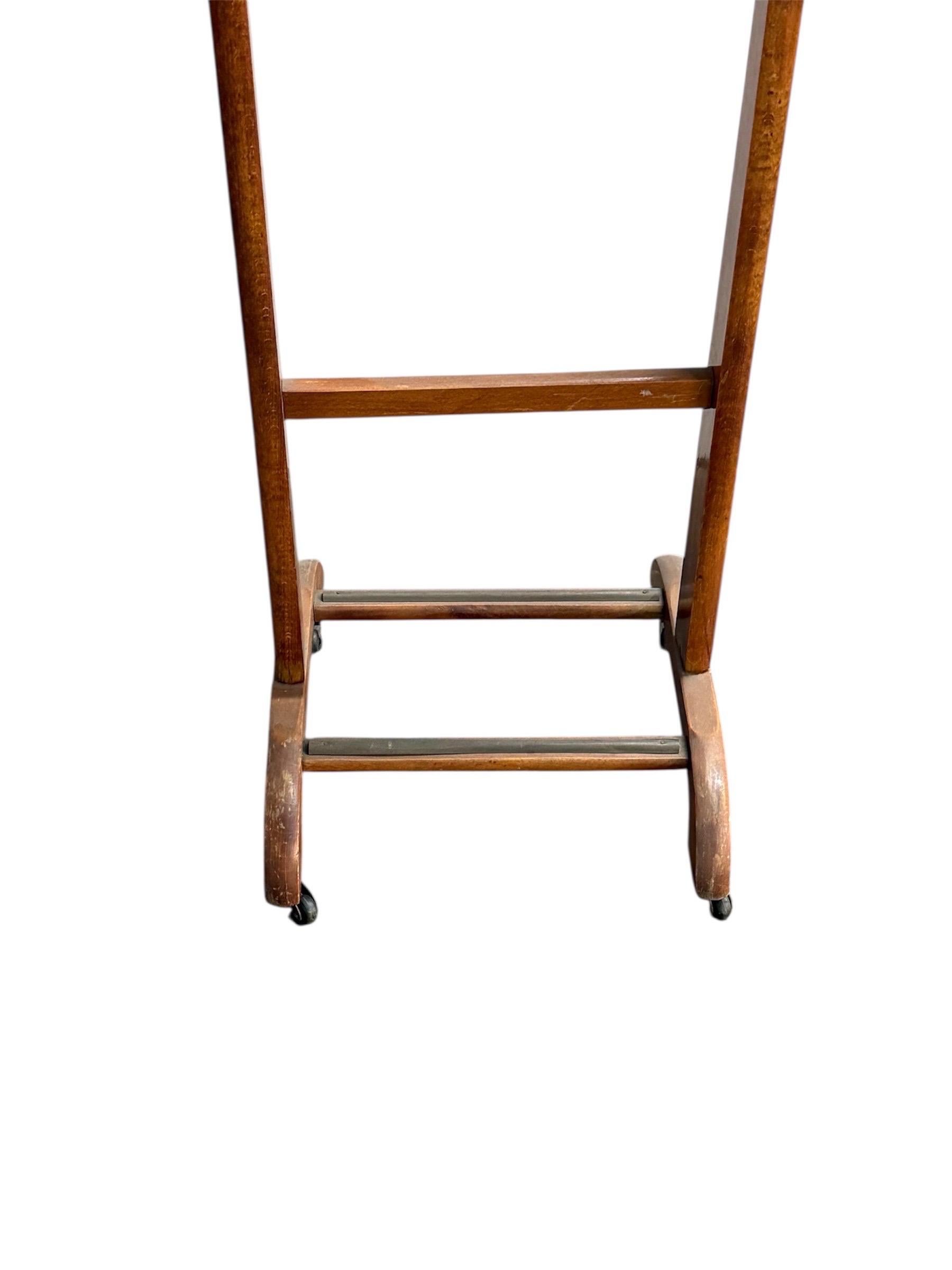 1950er Jahre Italienisch Massivholz Valet attr. Ico Parisi für Fratelli Reguitti im Angebot 4