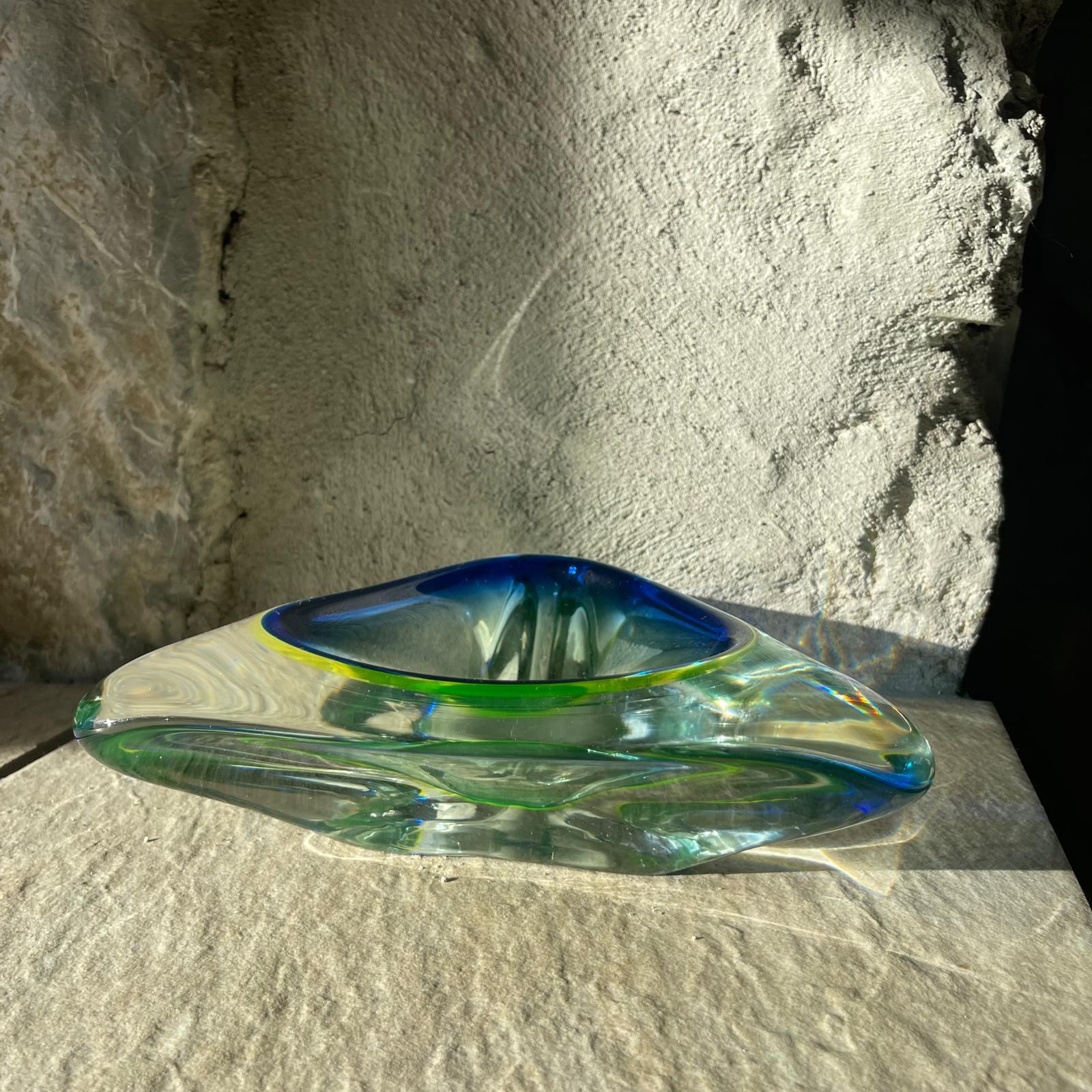 Cuenco decorativo de cristal de Murano Sommerso italiano de los años 50 Cristal de Murano en venta