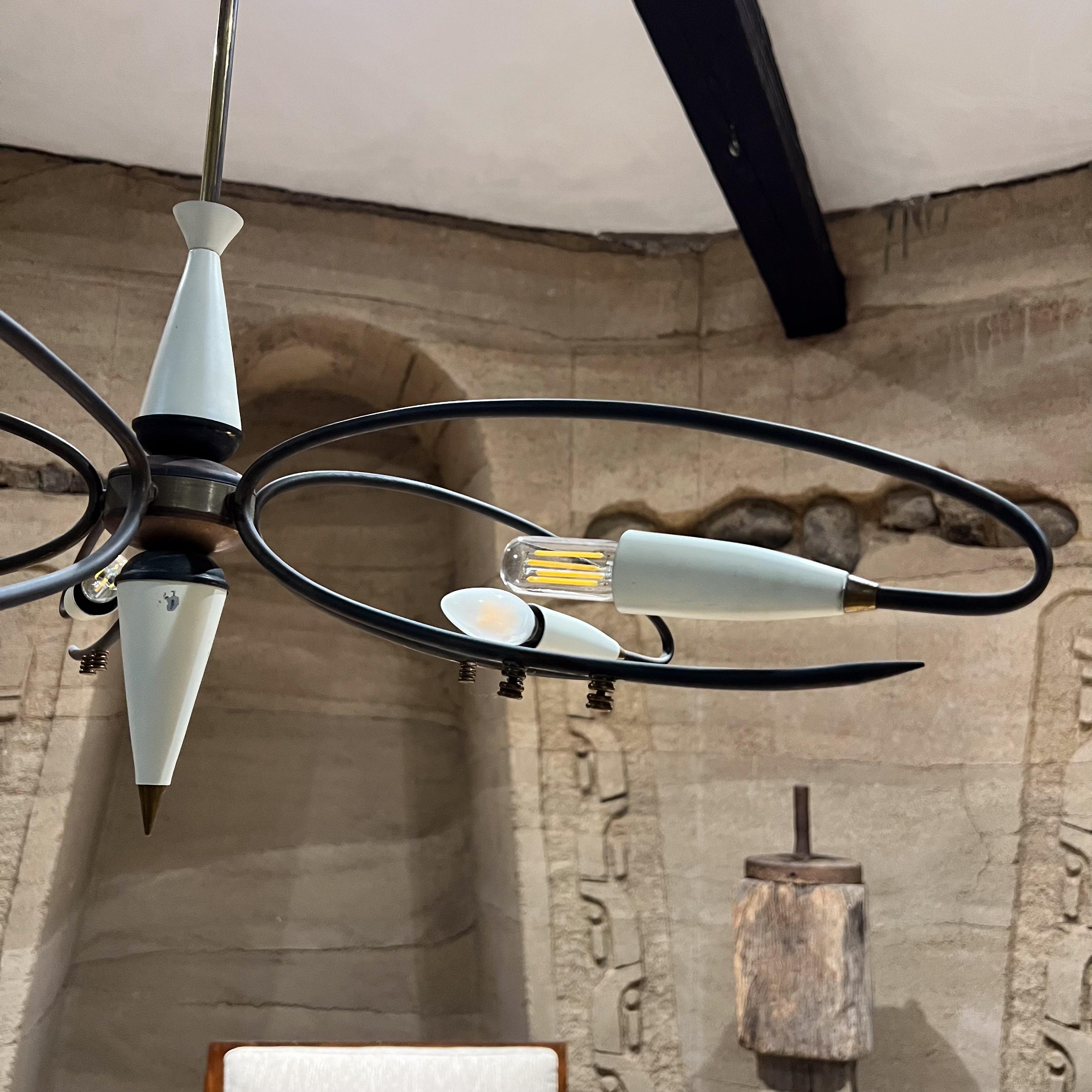 Lampadario a sospensione italiano degli anni '50 a cinque bracci in stile Sputnik di Stilnovo in vendita 3