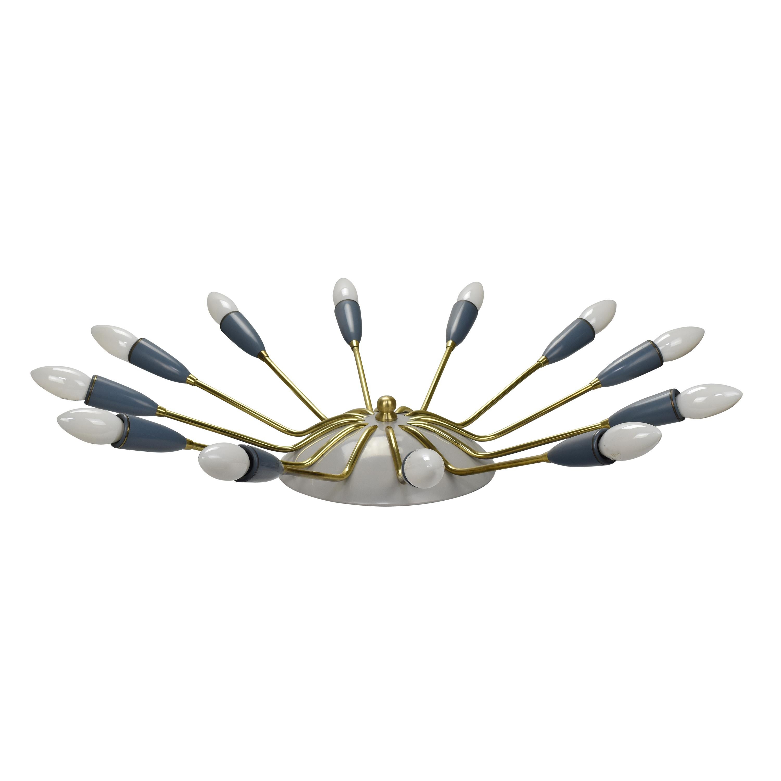 Milieu du XXe siècle Lustre Spoutnik Italien des années 1950 Elegance Vintage avec Douze Bras en Laiton Araignée en vente
