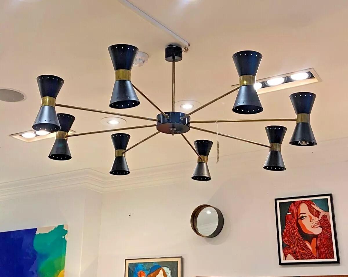 Mid-Century Modern Lights italien avec émail noir et laiton en vente