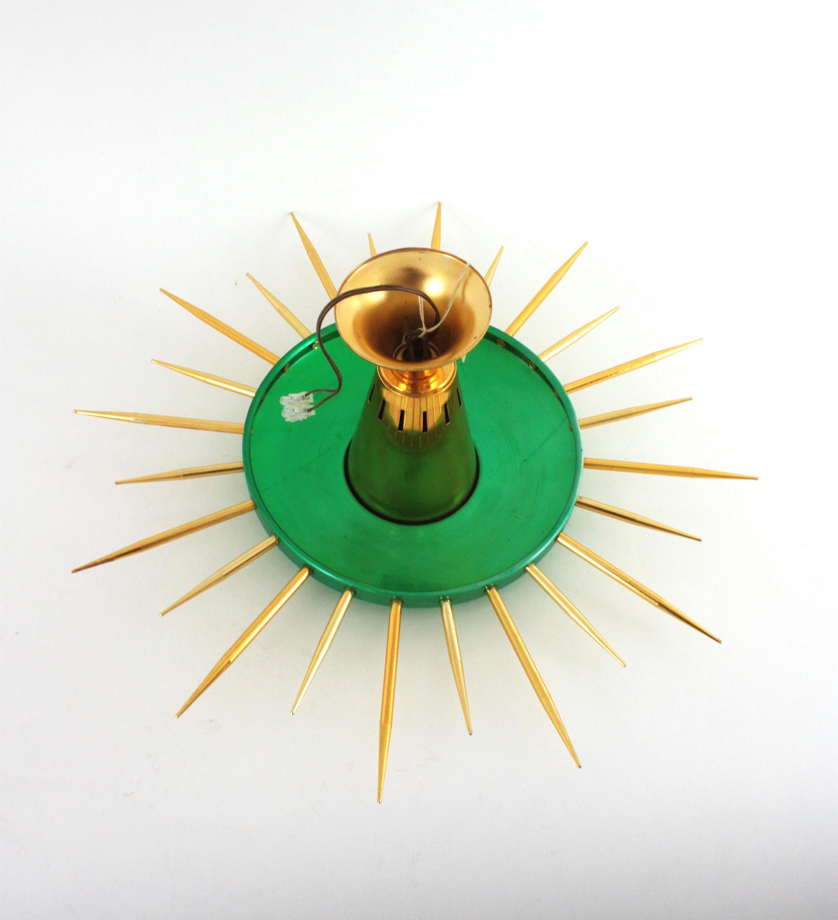 1950s Italian Sunburst Pendant Light Fixture in Green and Gilt Metal For Sale 14