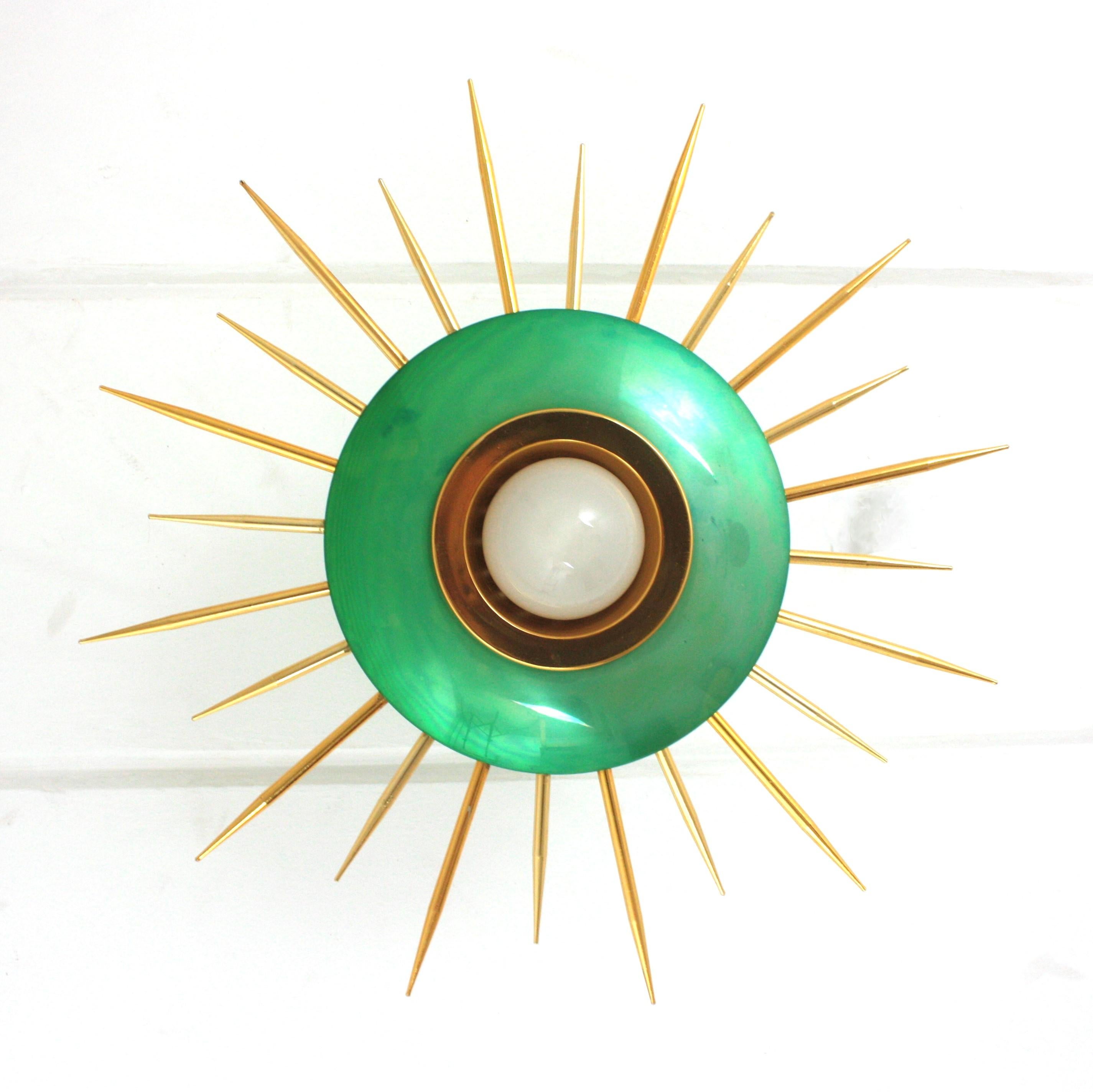 1950s Italian Sunburst Pendant Light Fixture in Green and Gilt Metal For Sale 1