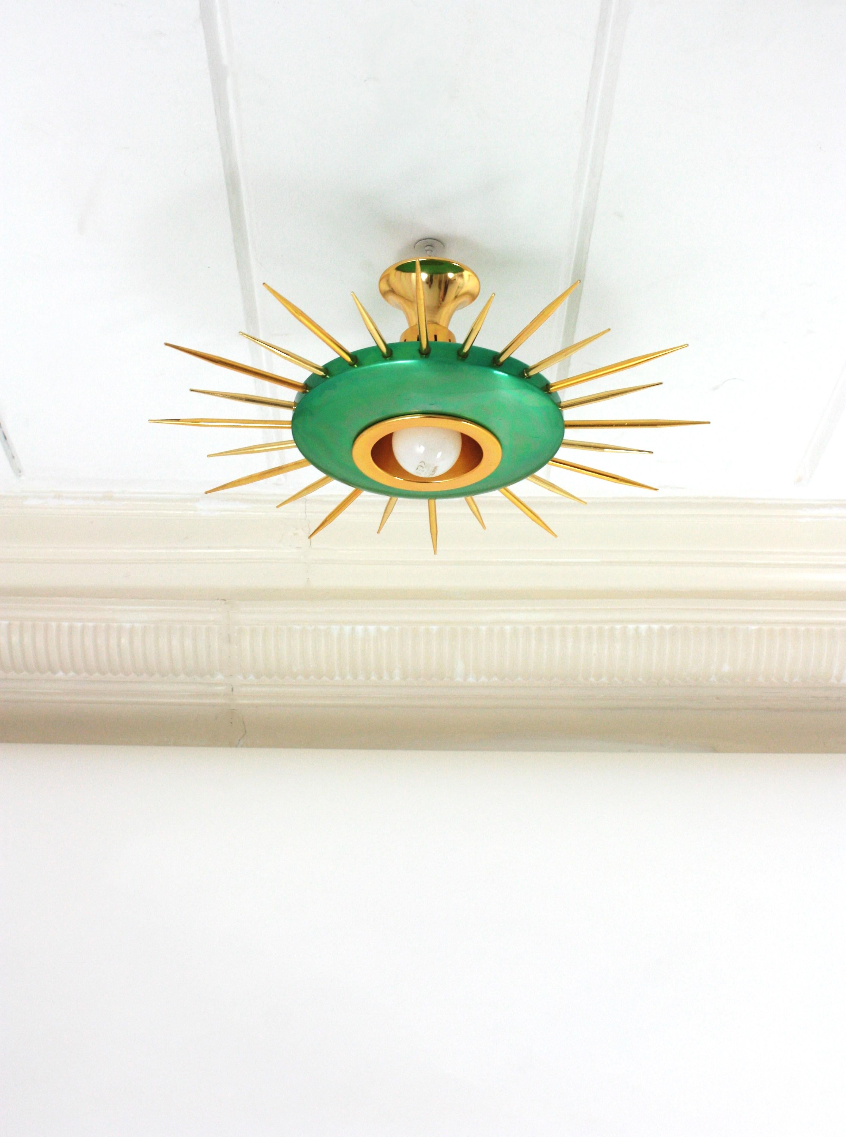 1950s Italian Sunburst Pendant Light Fixture in Green and Gilt Metal For Sale 2