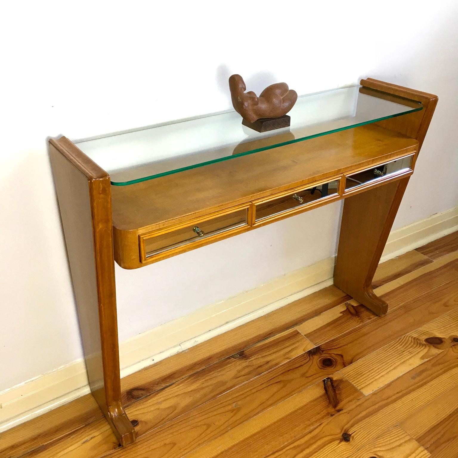 Small Italian sycamore console table from the 1950s with glass top and three mirrored drawers
Perfect for an entrance or a corridor.