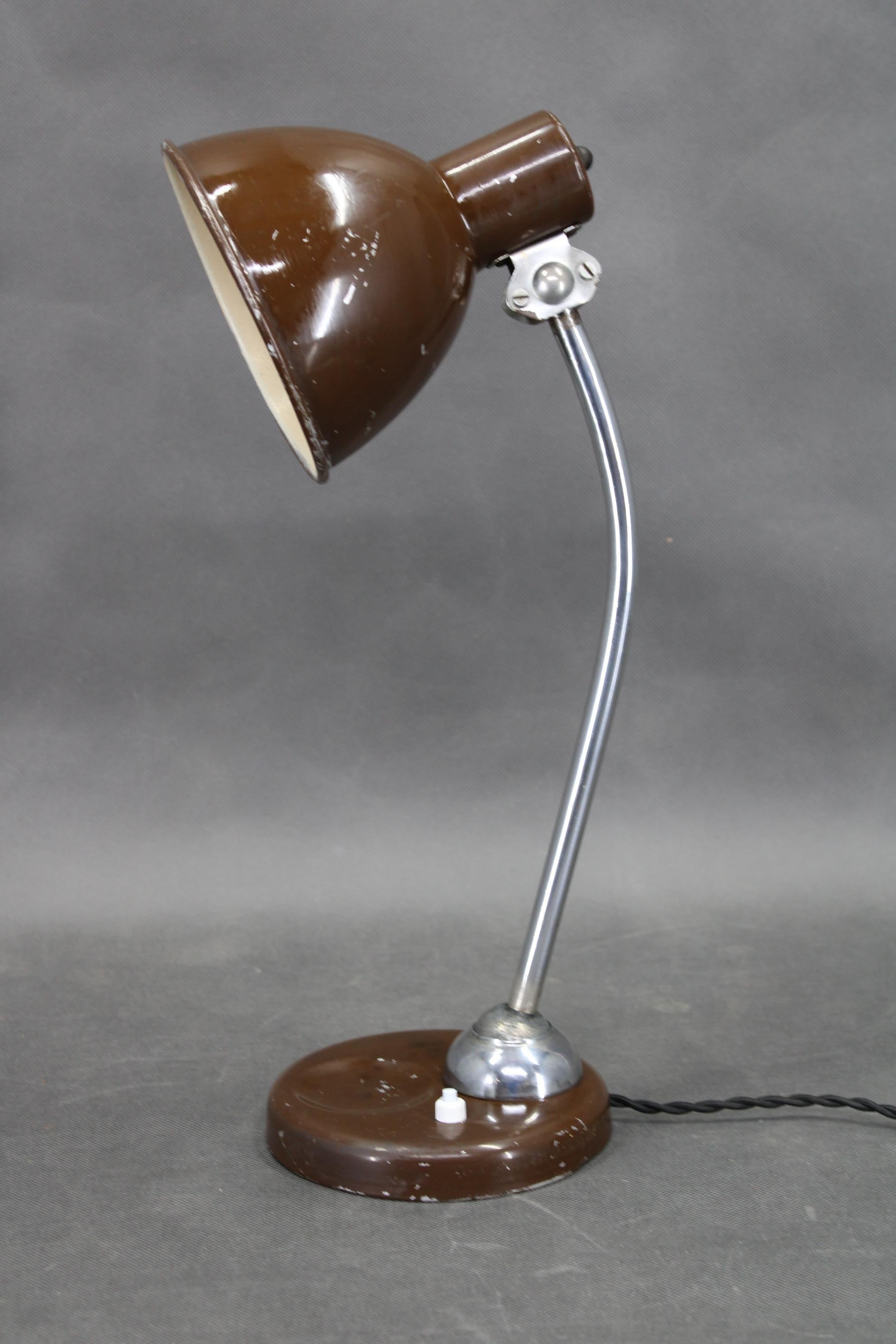 -  Pulito, lucidato e ricablato  
- 1x, lampadine E26-E27 
- Compatibile con il cablaggio degli Stati Uniti 
- segni di utilizzo 
