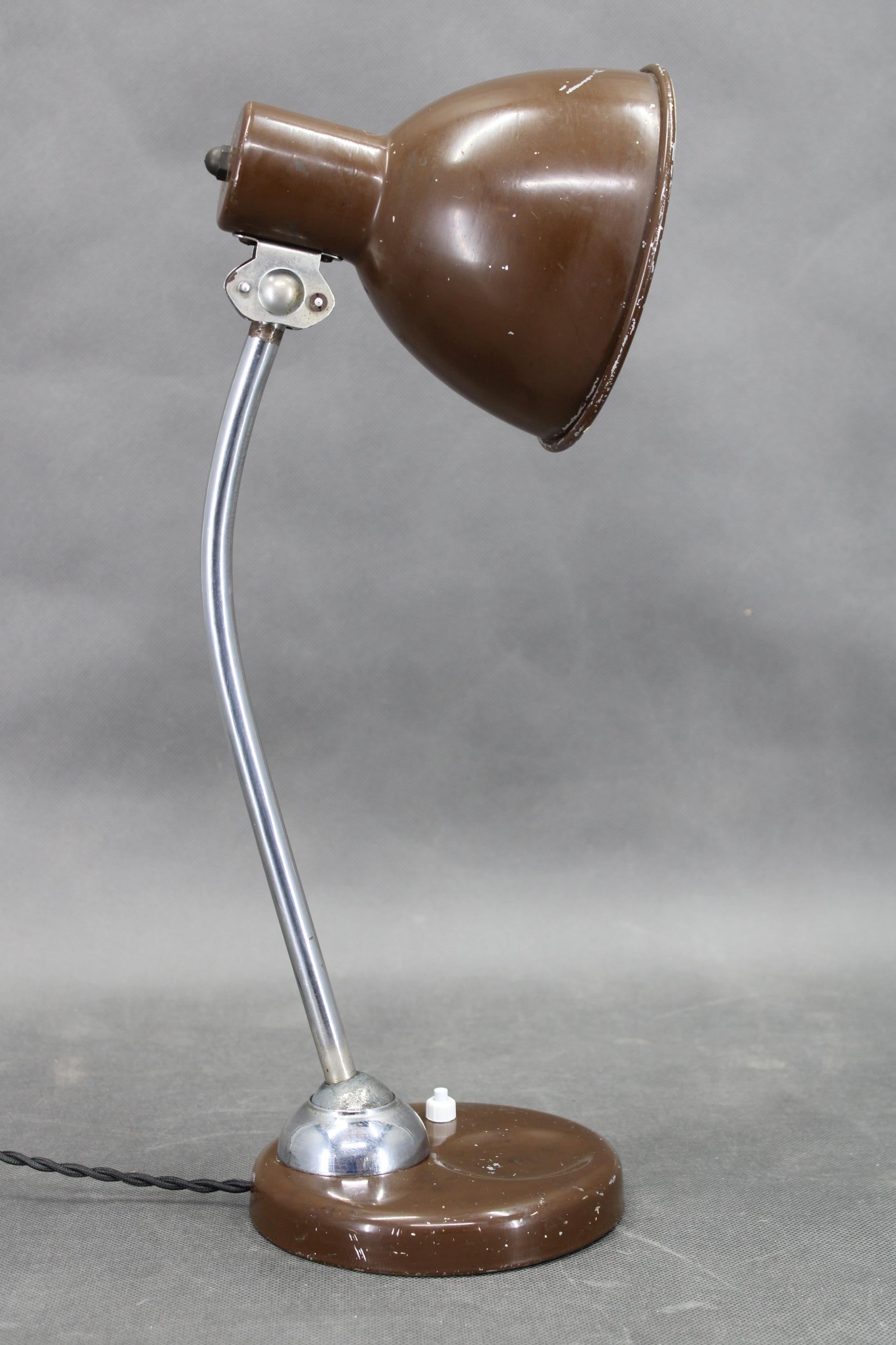 Lampada da tavolo italiana degli anni '50 di Lariolux In condizioni buone in vendita a Praha, CZ
