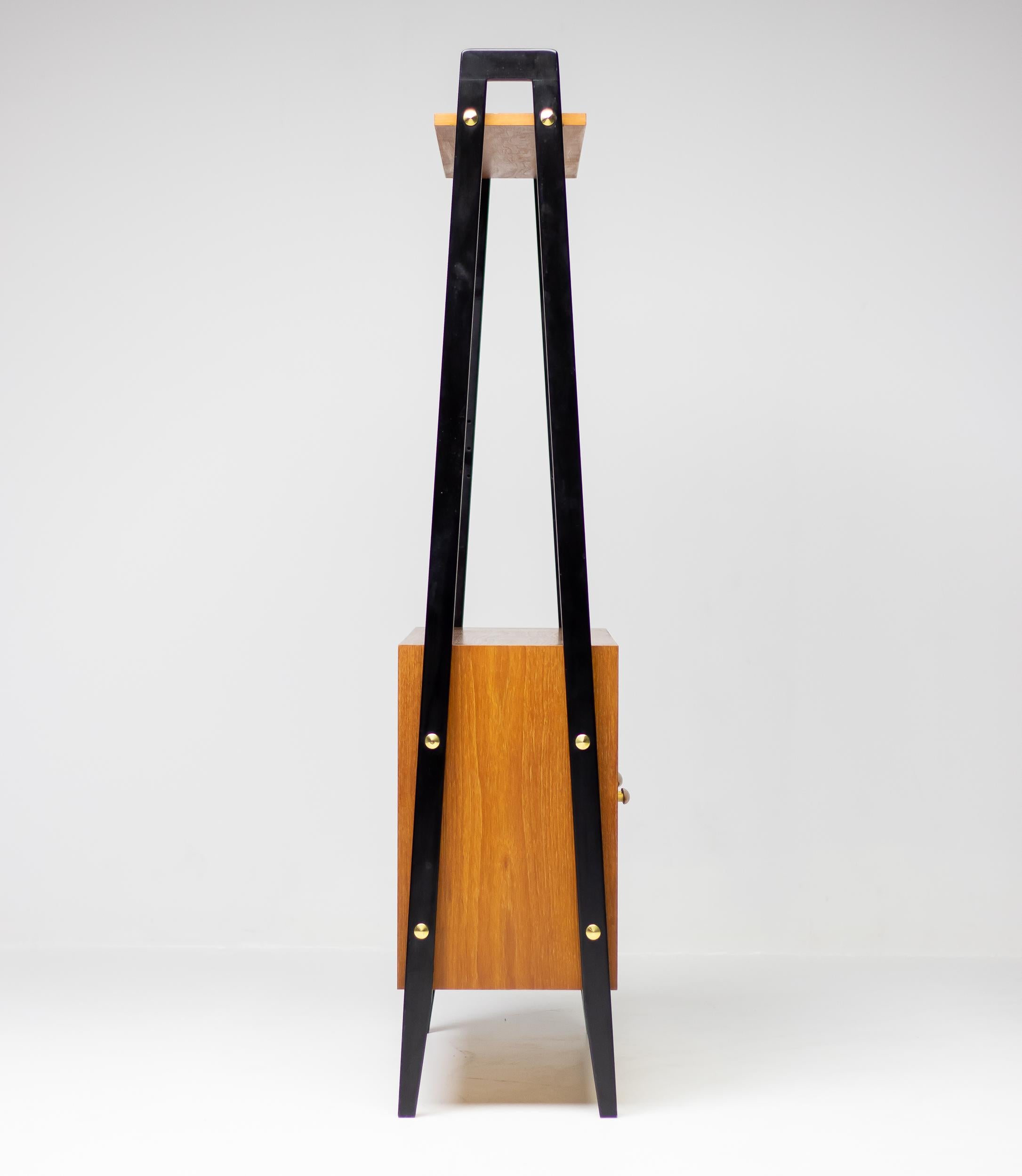 Divisorio italiano anni '50 in teak e laccato nero con ante a forma di diamante in vendita 3