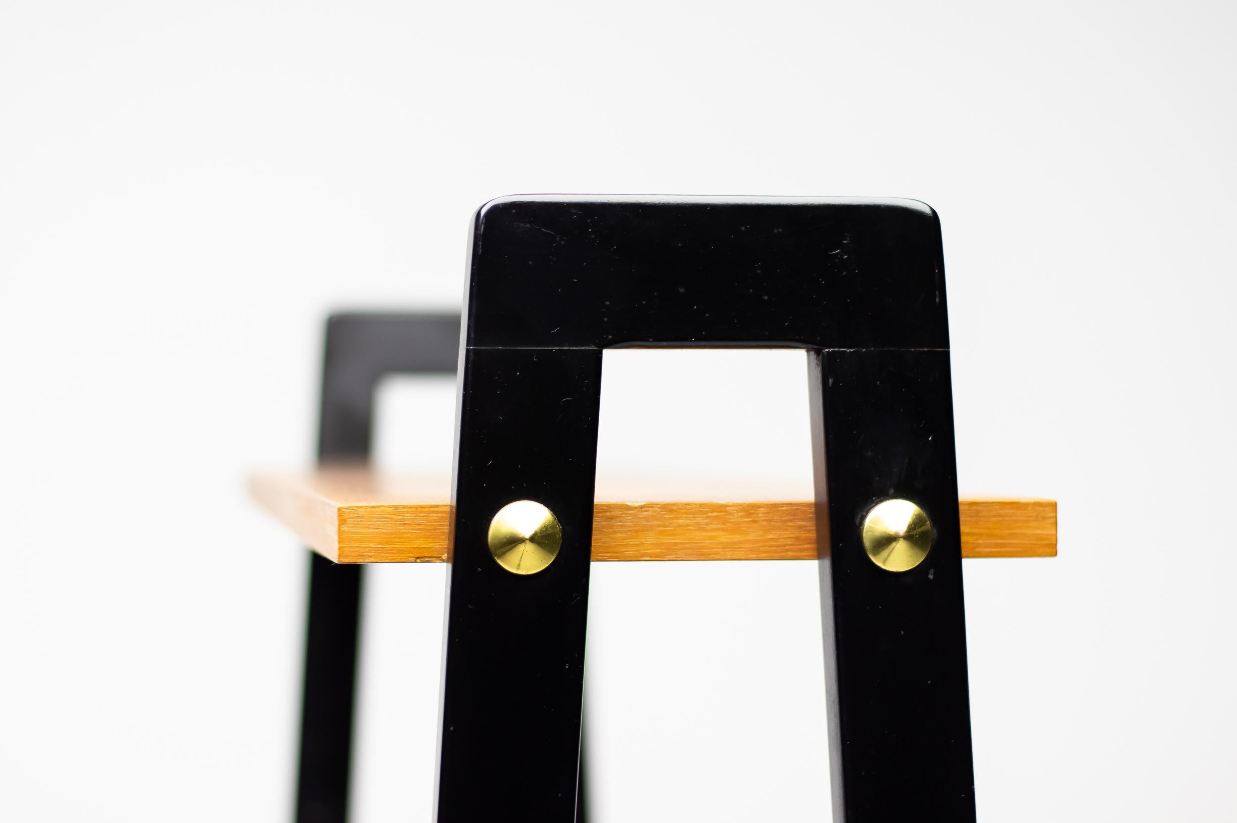 Divisorio italiano anni '50 in teak e laccato nero con ante a forma di diamante in vendita 5