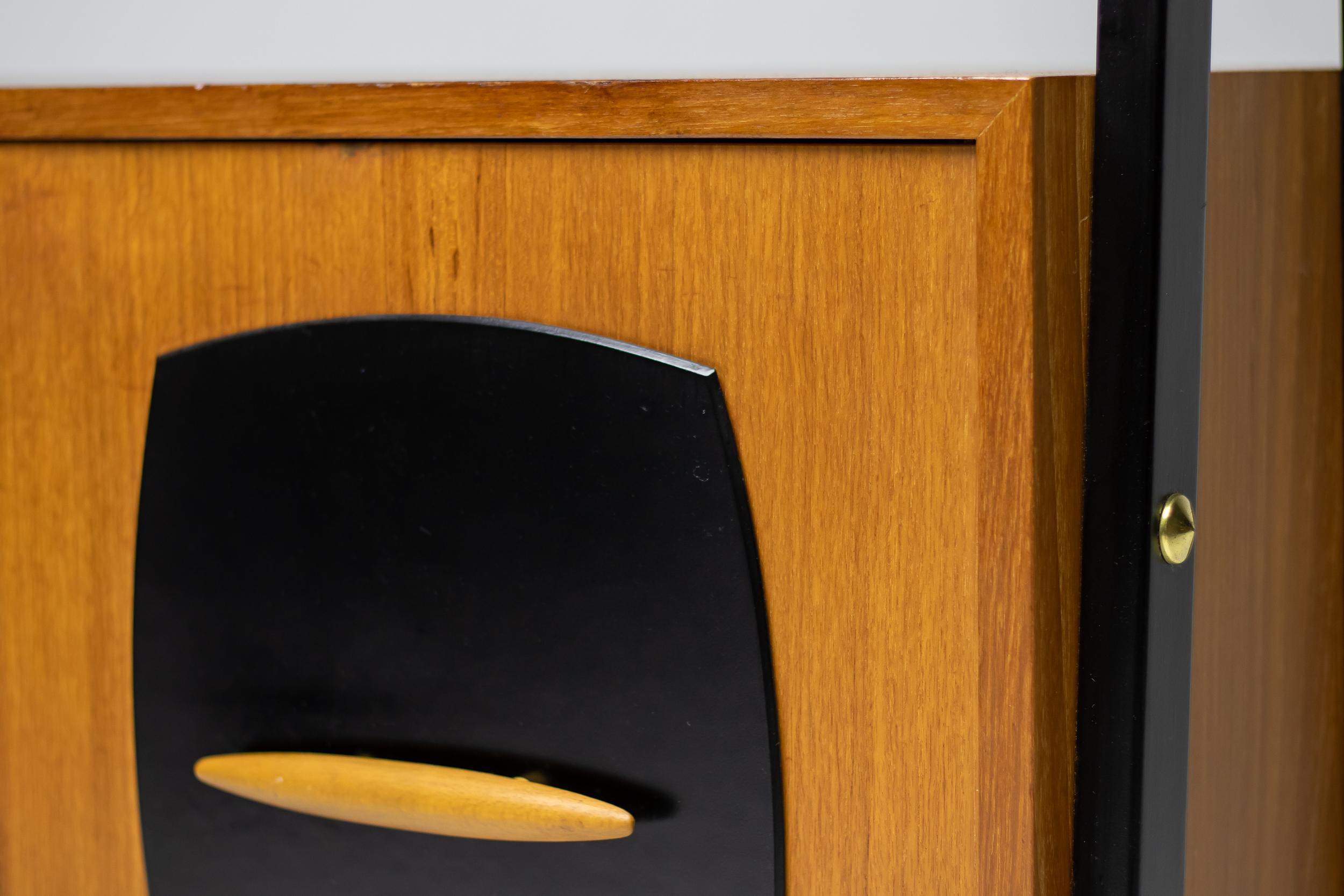 Ottone Divisorio italiano anni '50 in teak e laccato nero con ante a forma di diamante in vendita