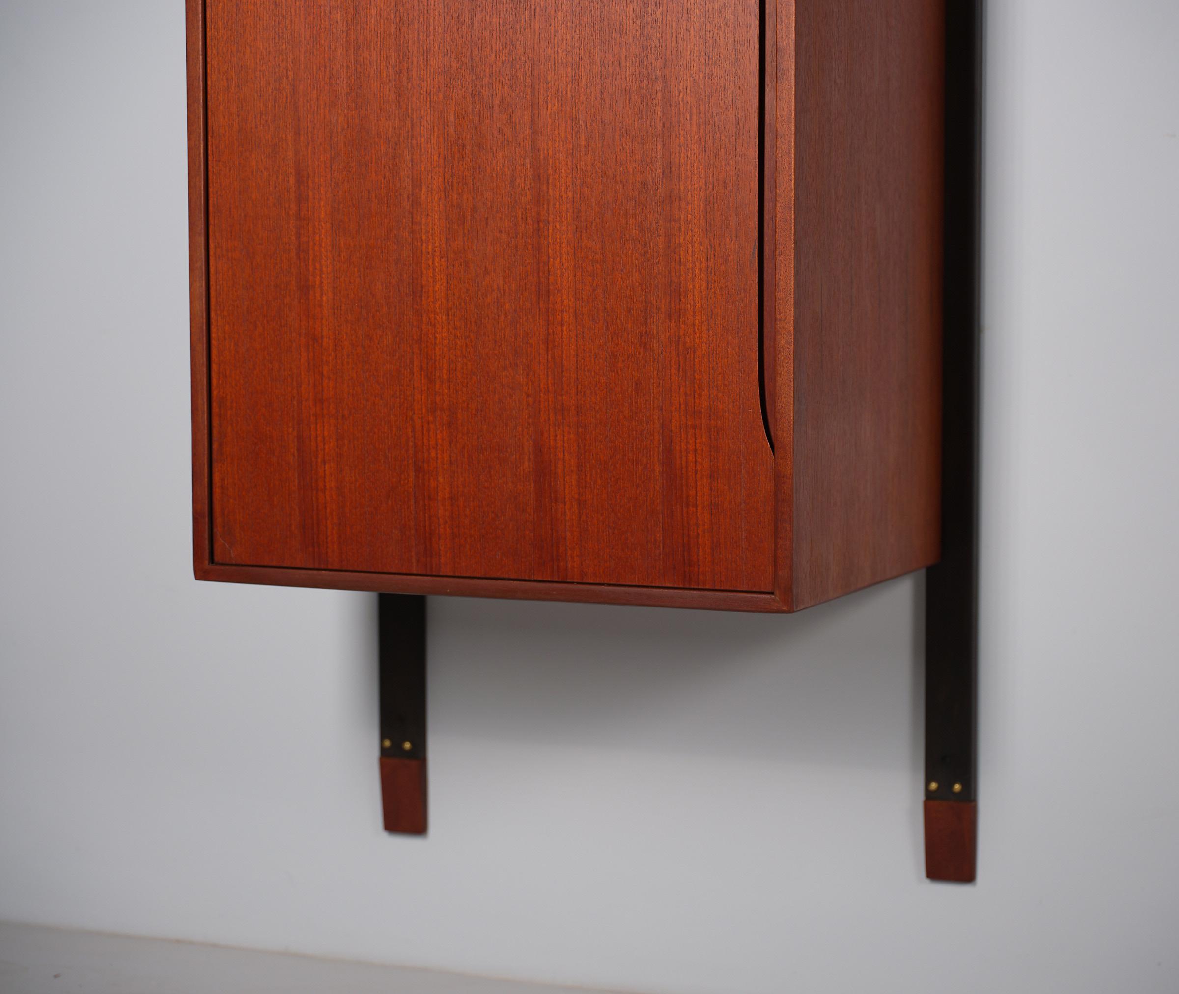Mid-Century Modern 1950s Italian Teak Wall Unit Wardrobe - Minimalist Design