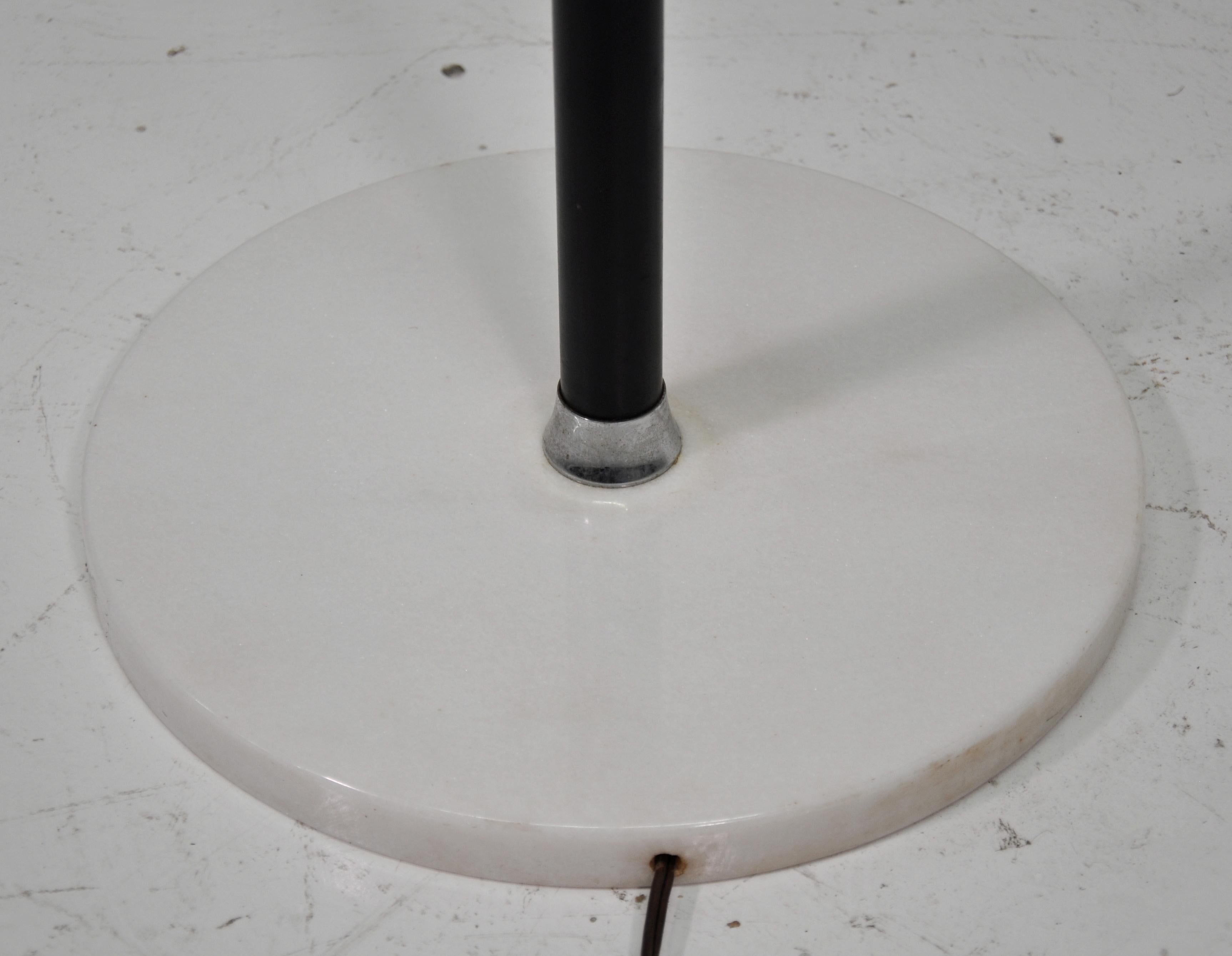 Lampadaire Triennale italien des années 1950 par Arredoluce en chrome, blanc, rouge et sarcelle en vente 4