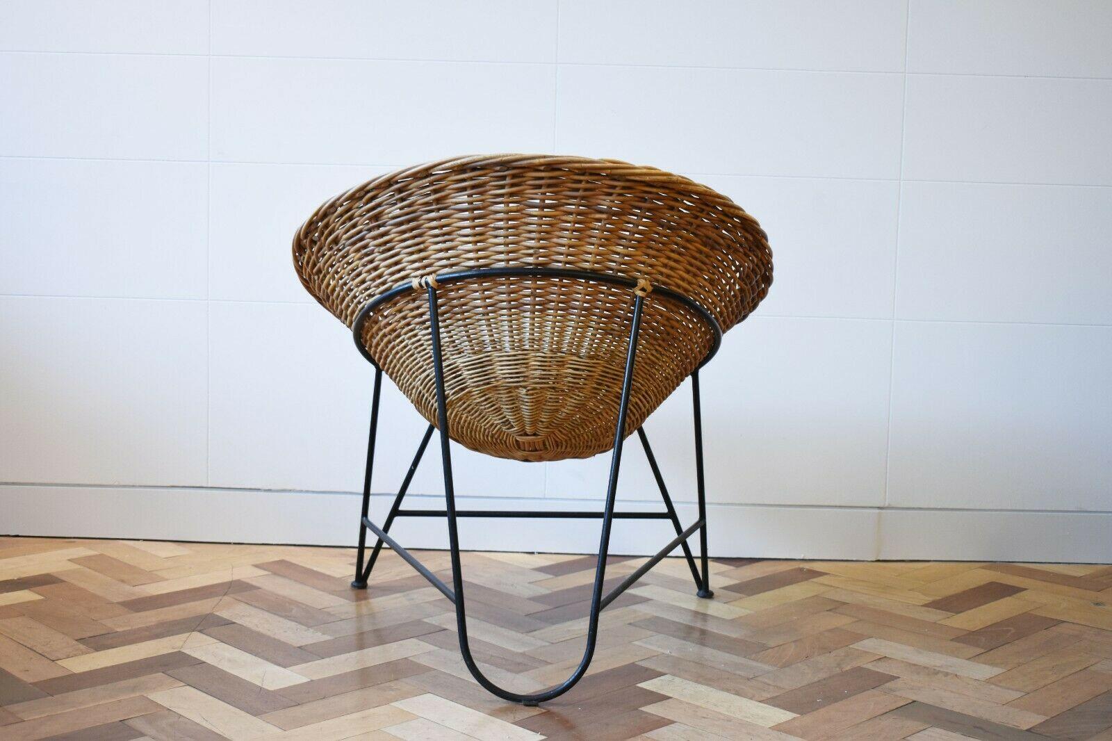 Mid-20th Century 1950s Italian Tub Chair in Rattan Set on a Steel Frame