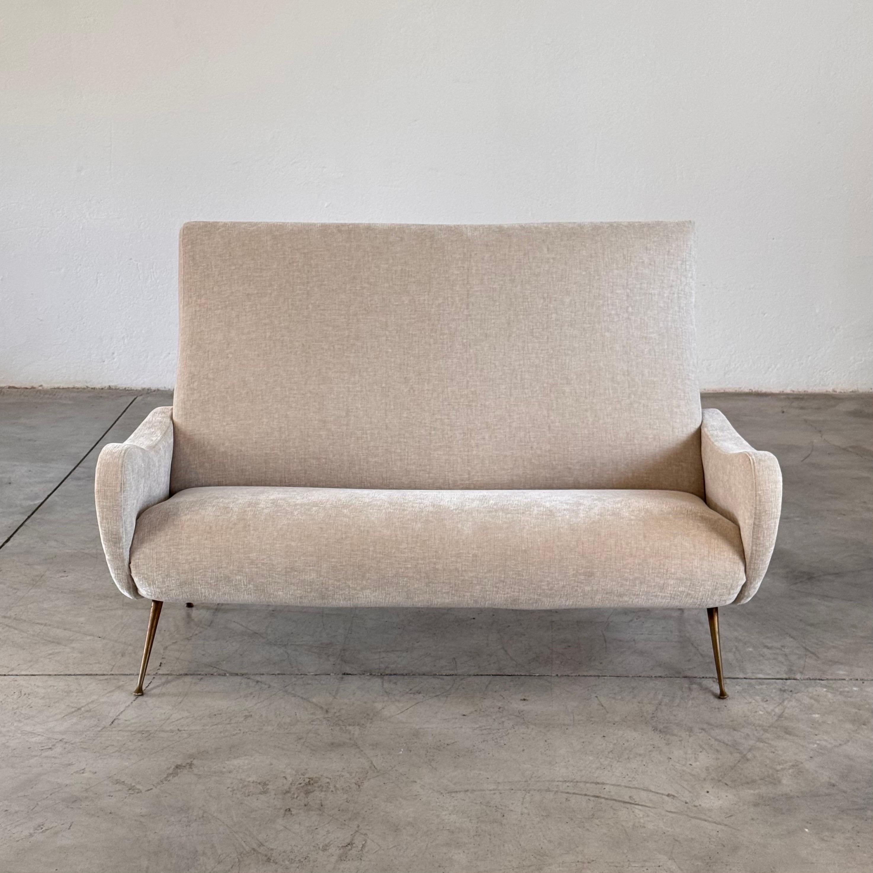 Italiano Divano a due posti degli anni '50 di Gigi Radice per Minotti in Fabrice in vendita