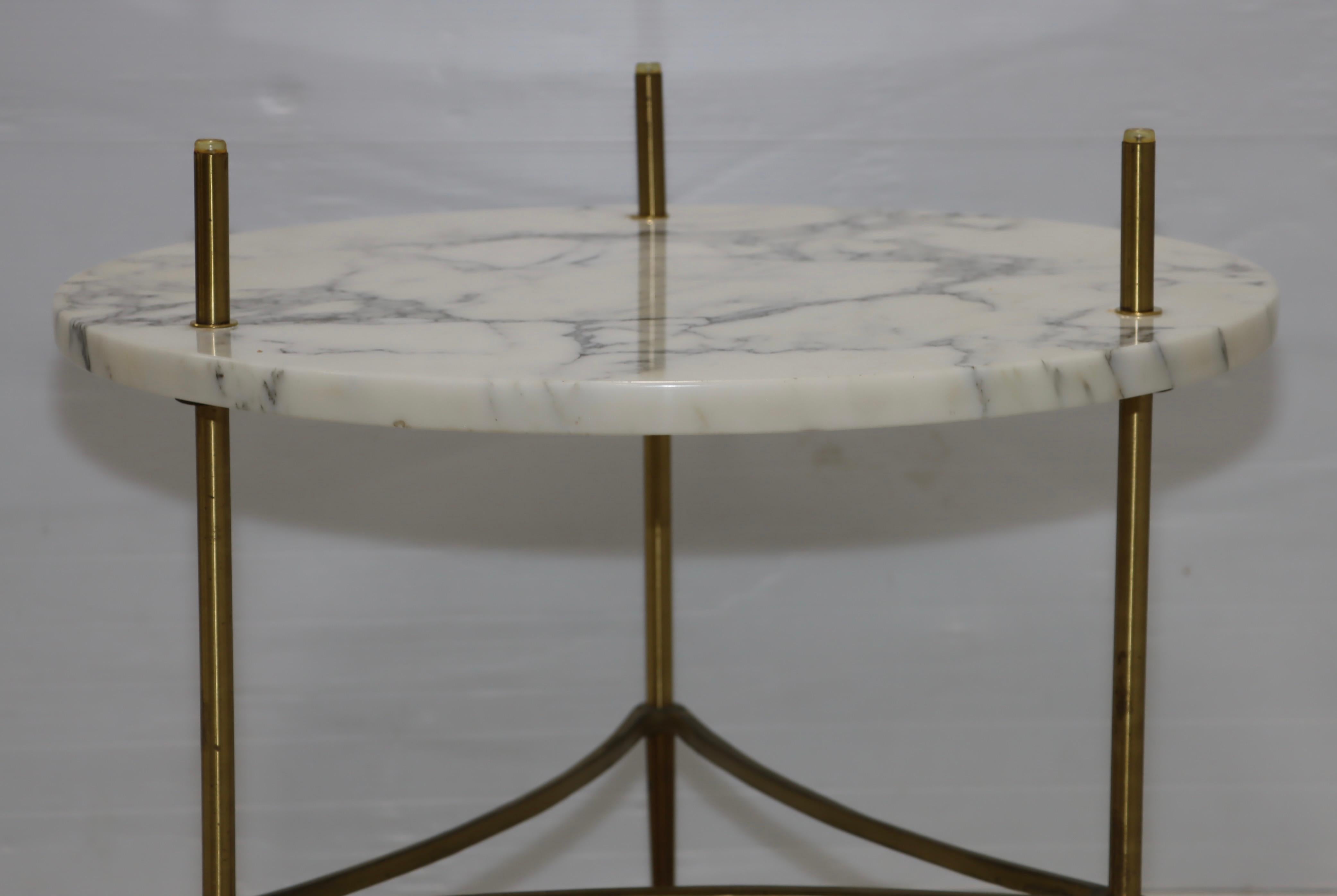 Italienische Beistelltische aus Carrara-Marmor und Messing aus den 1950er Jahren 11