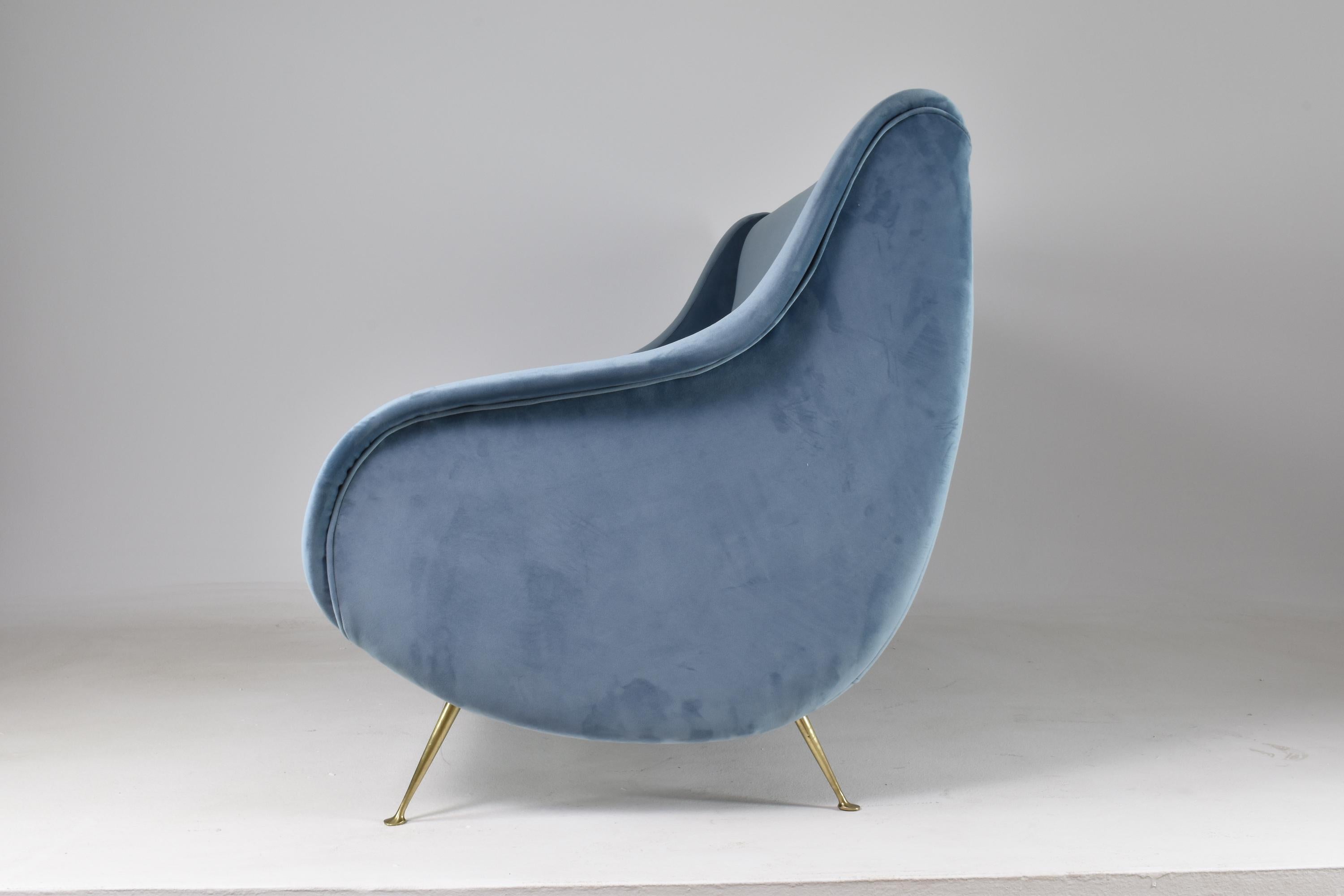 1950's Italian Velvet Restored Sofa In Good Condition For Sale In Paris, FR