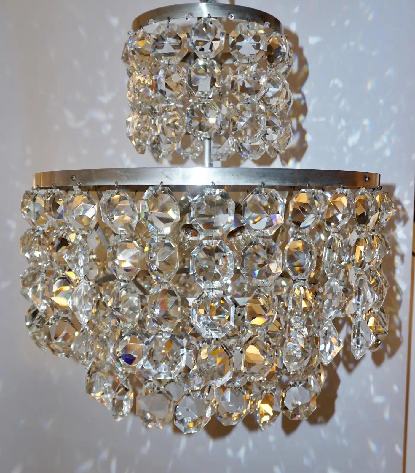 Milieu du XXe siècle Lustre Vintage Italian Glass en chrome satiné et cristal clair de Murano des années 1950 en vente