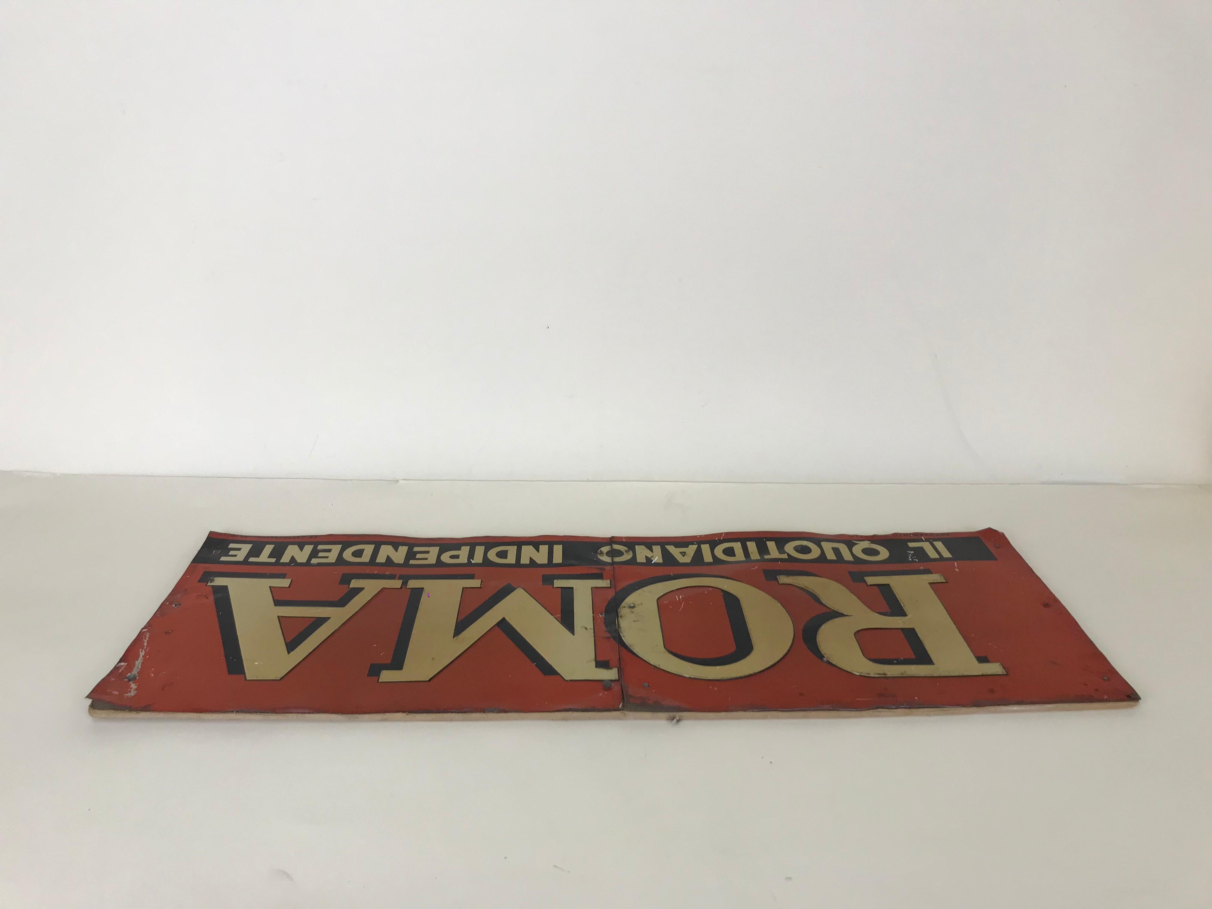 1950s Italian Vintage Transferpinted Red and Cream Roma Newspaper Sign In Good Condition In Milan, IT