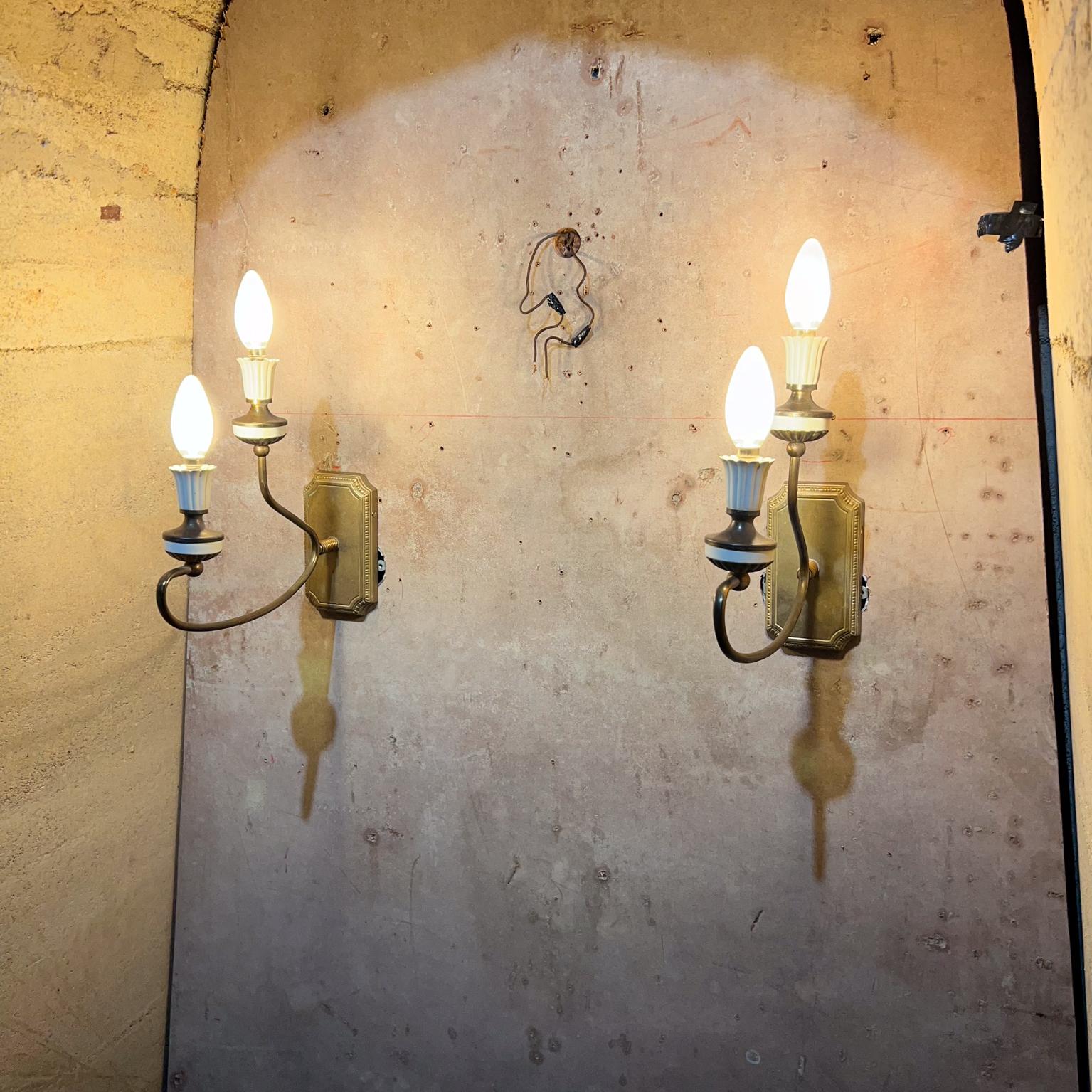 1950s Italian Wall Sconce Set Sculptural Style of Gio Ponti In Good Condition For Sale In Chula Vista, CA