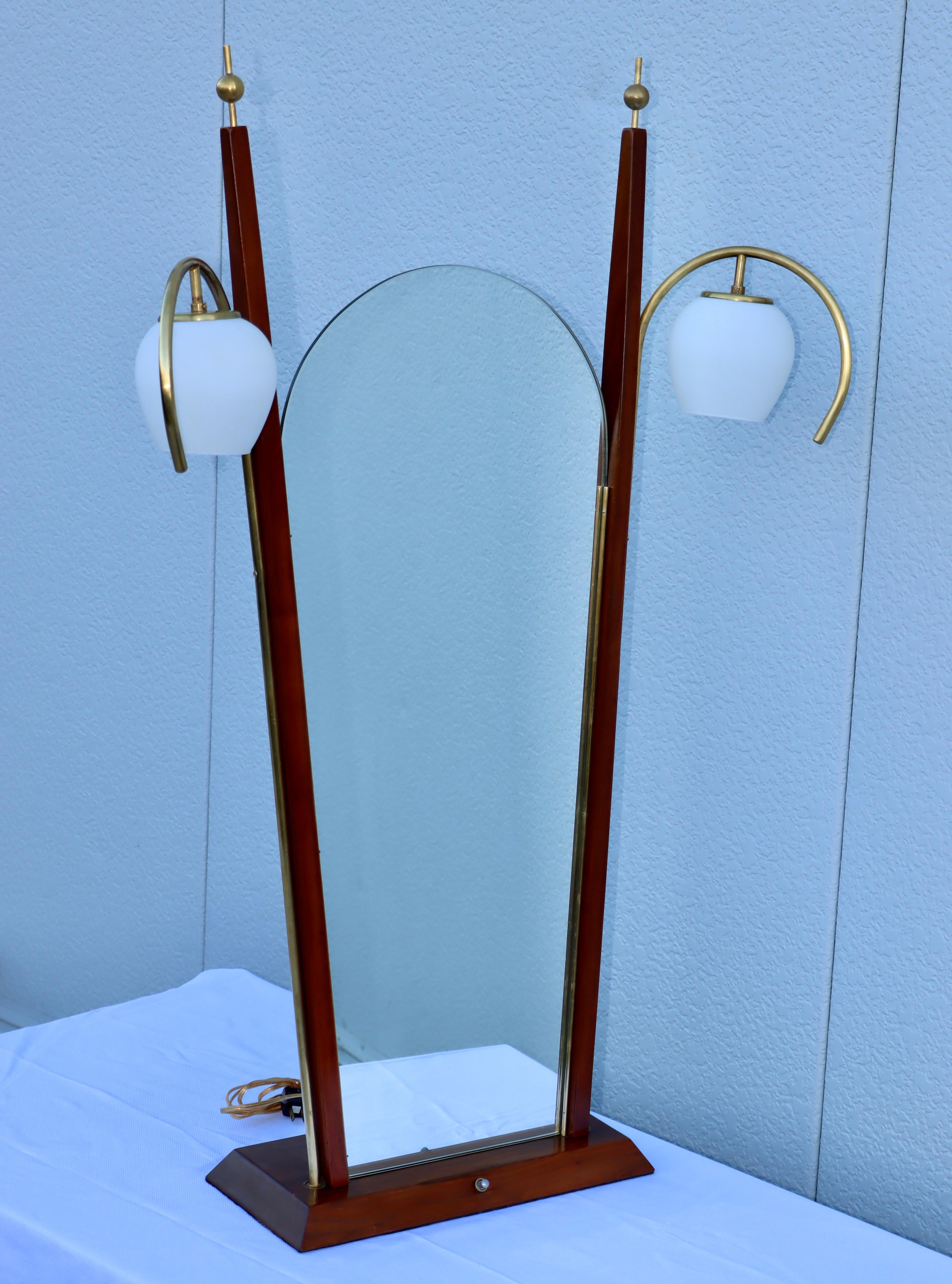 1950s walnut and brass Italian vanity mirror with lights, in vintage condition with minor wear and patina due to age and us, lightly restored and newly rewired.